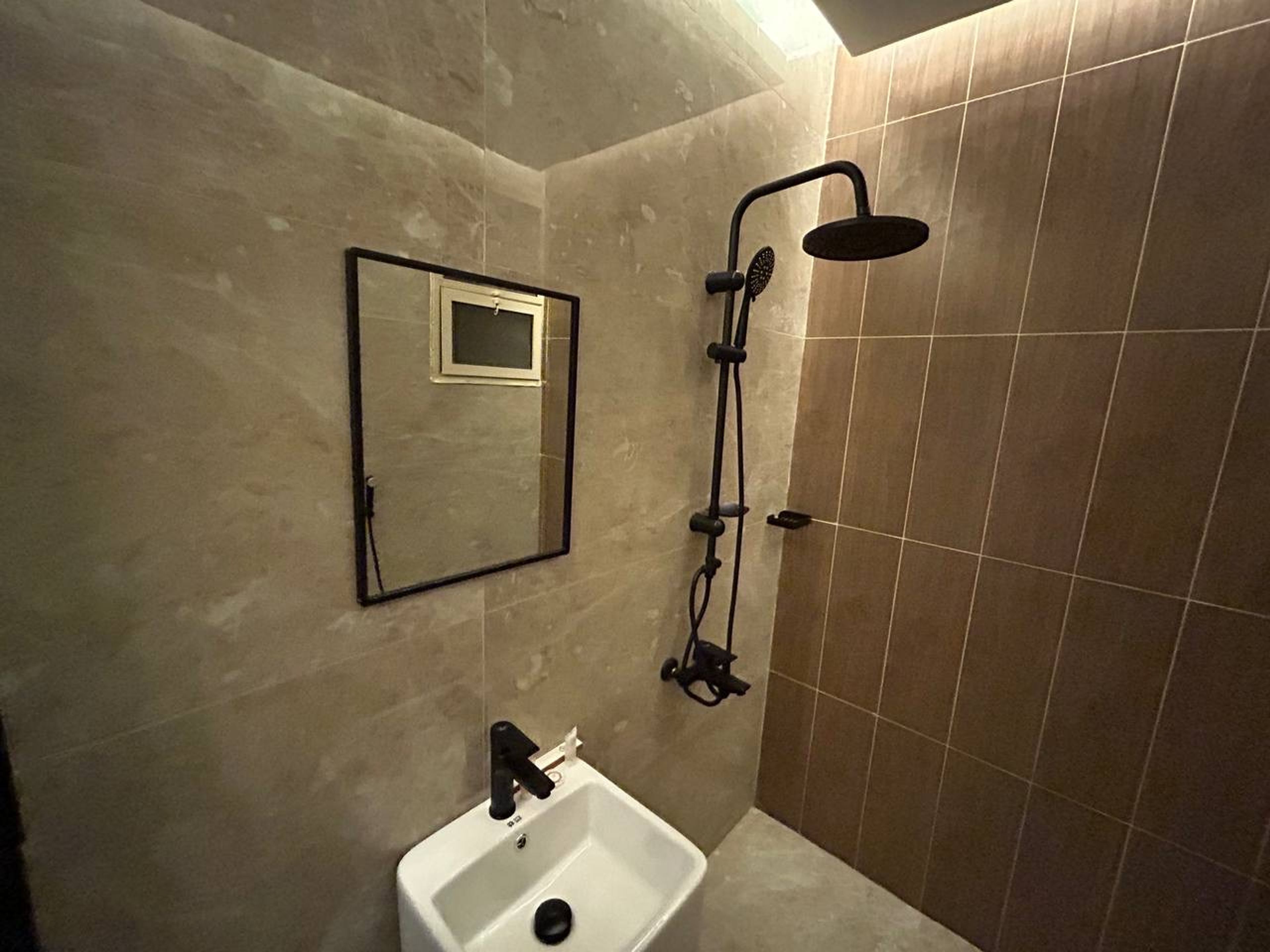 https://img.gathern.co/1400x0/1/EcGdSnKEu-xGQab5MoDpS5jOLAUMiEz9.jpeg