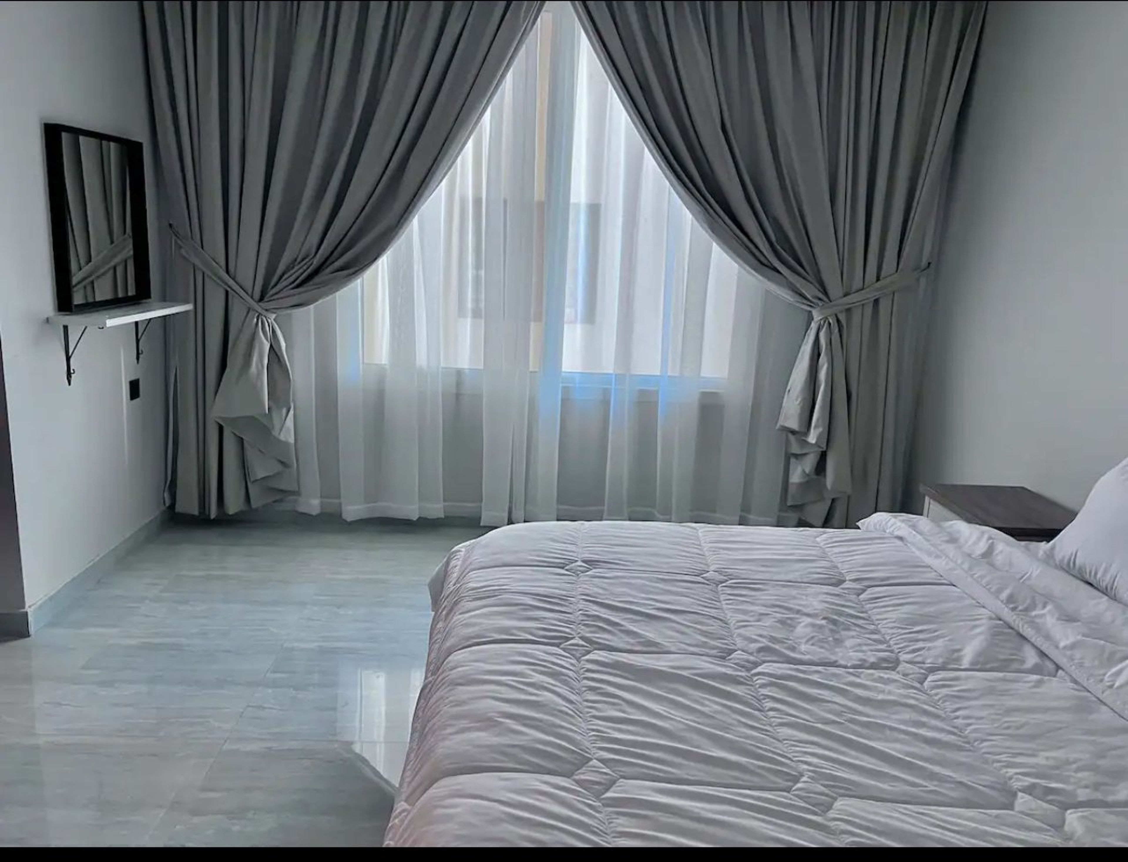 https://img.gathern.co/1400x0/1/EufWaGDCfkNamKmJu8YMO6leRVrkFOza.jpg