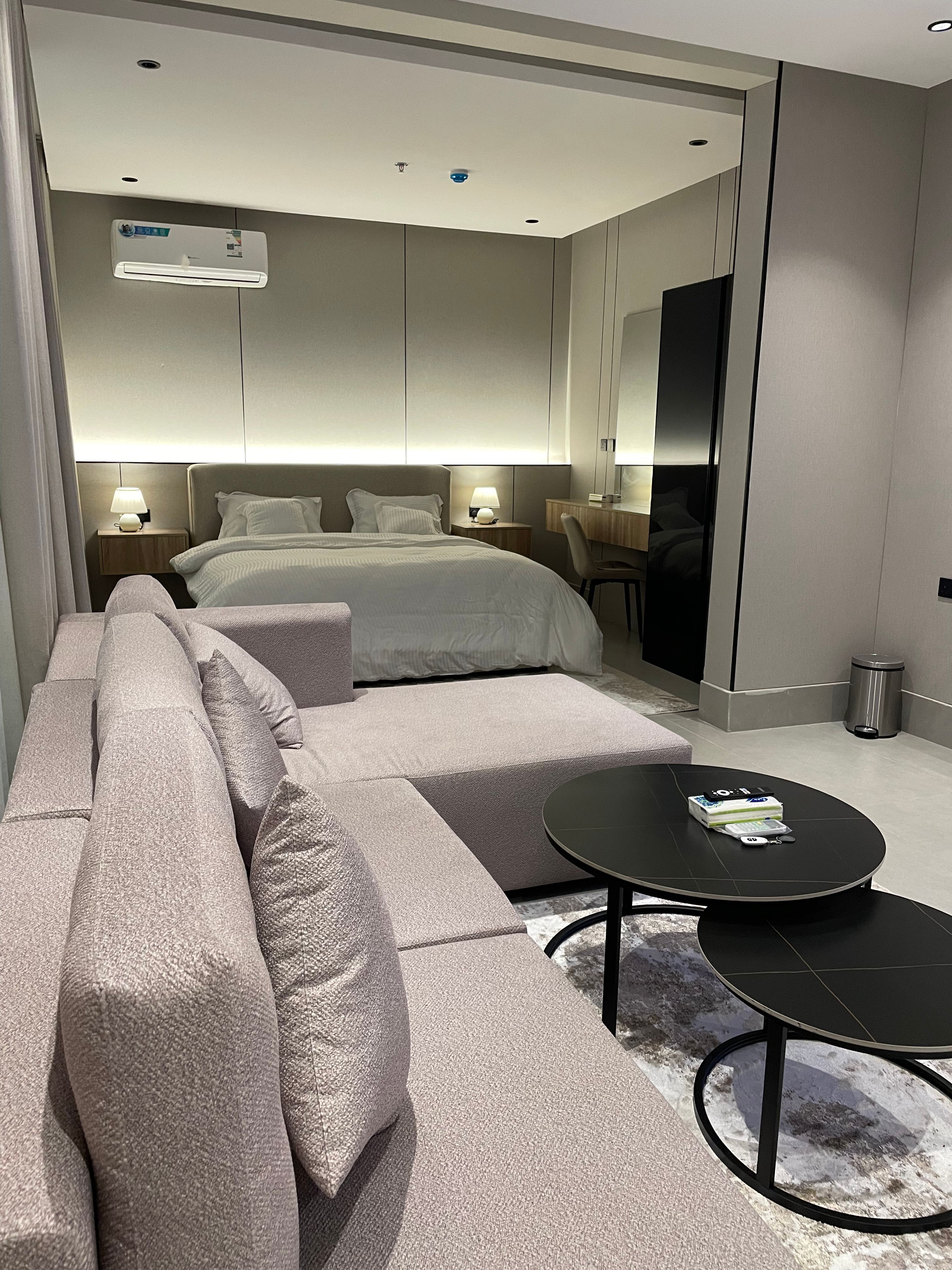https://img.gathern.co/1400x0/1/Ev5L4TXXDok_k12VO66_VzSZeuuPac7p.jpg