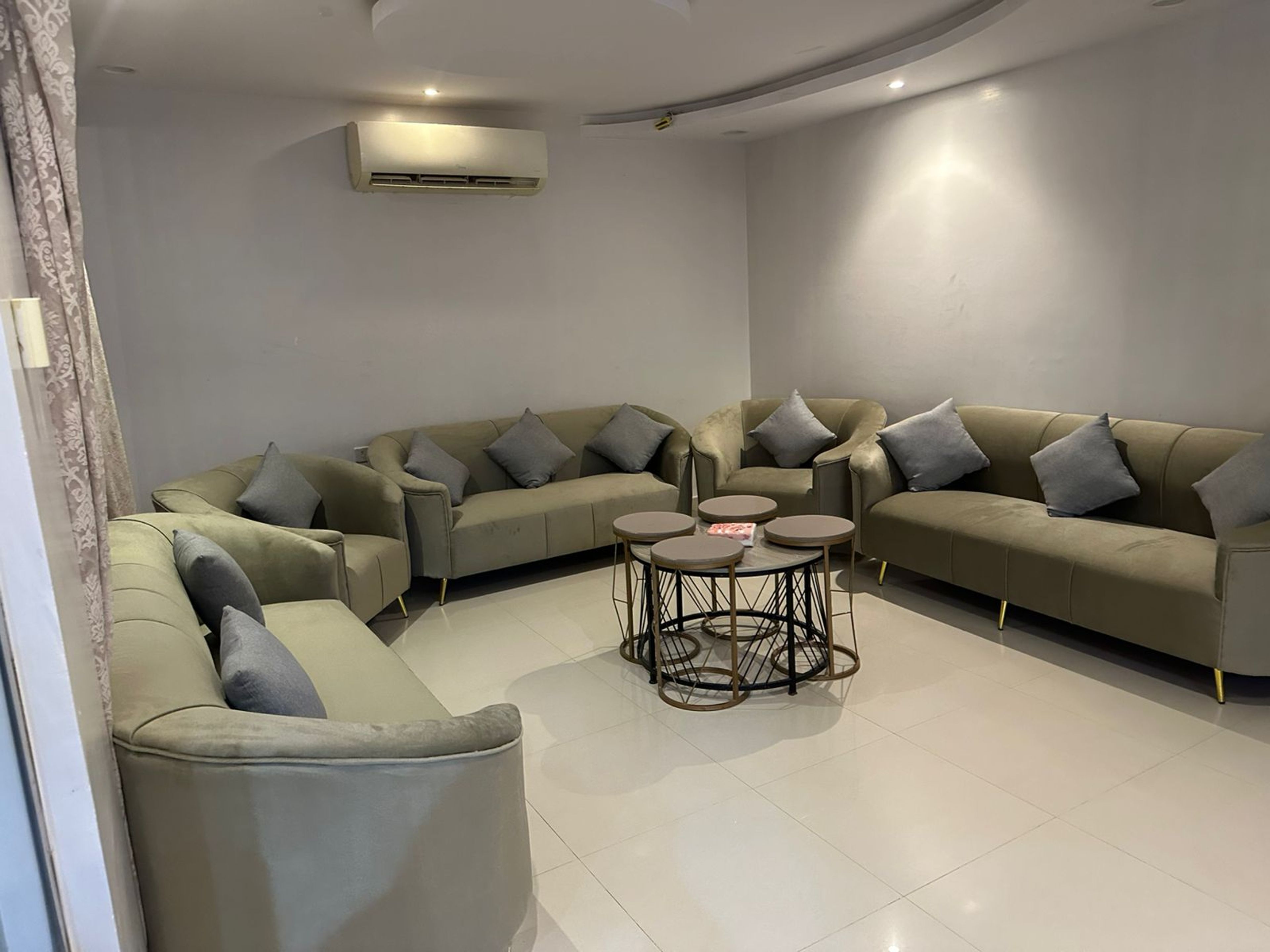 https://img.gathern.co/1400x0/1/F2BaEi7hU1BtFpw-rco1LaSoNH12VI9K.jpg