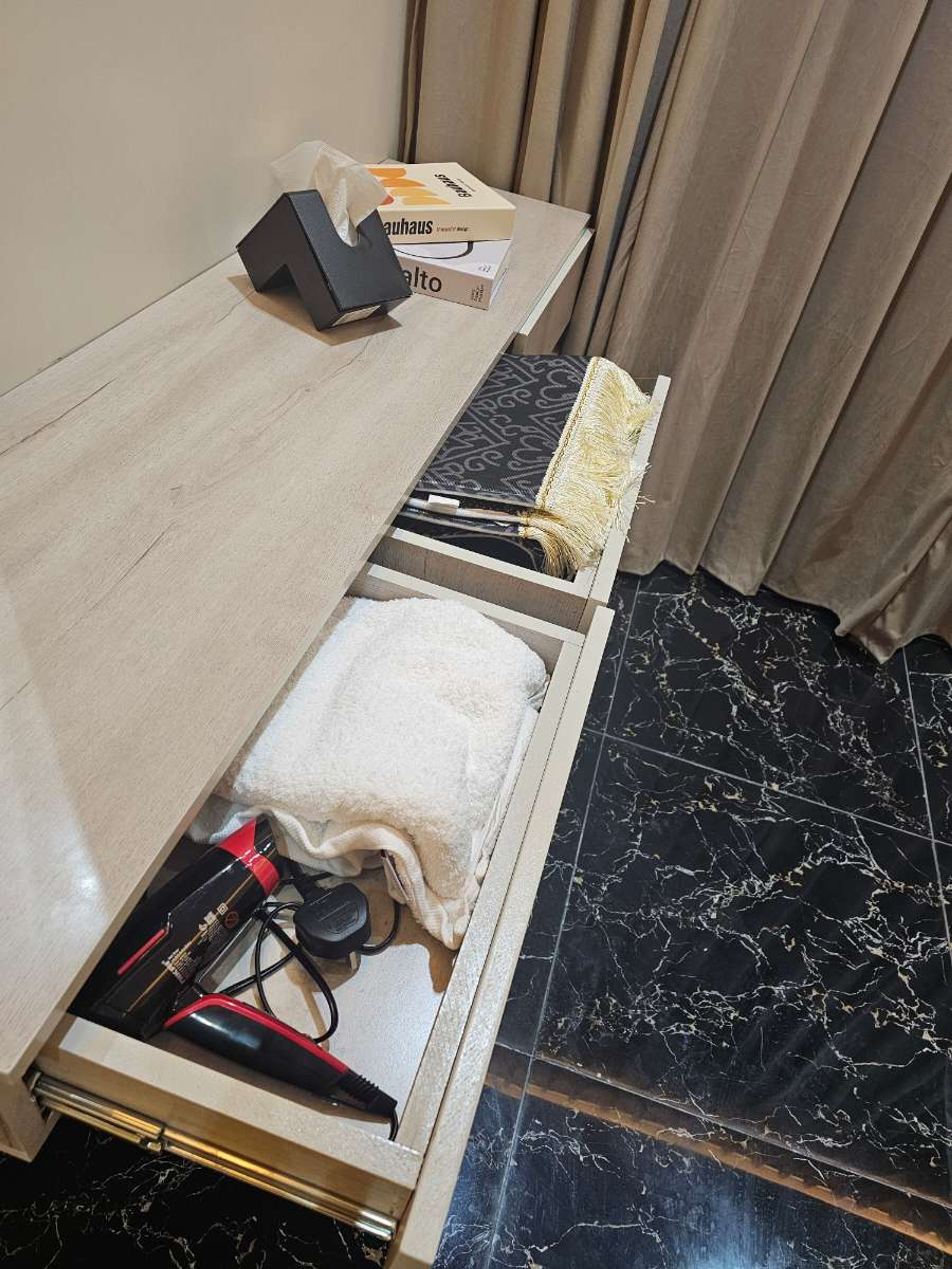 https://img.gathern.co/1400x0/1/F2Uc1DSwPA3El1nq794WIdXgd158abGc.jpg