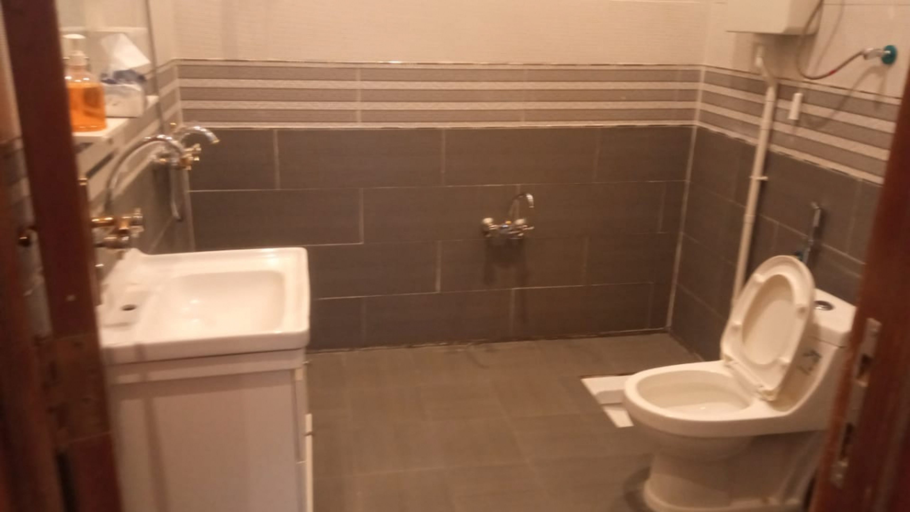 https://img.gathern.co/1400x0/1/F9OcVZ4YGv1Vi3HI-US28ybz3sWpb80z.jpeg
