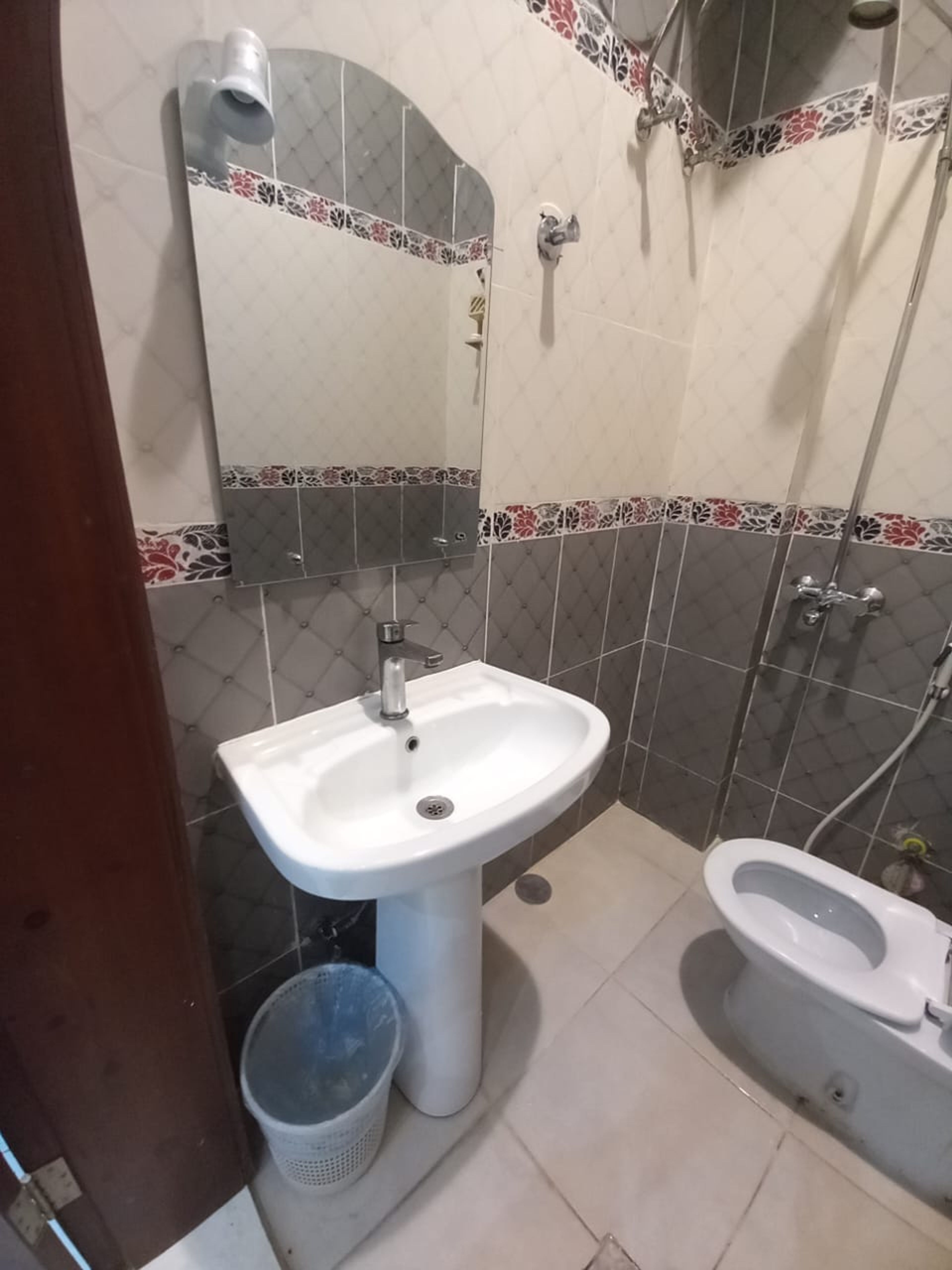 https://img.gathern.co/1400x0/1/FHnMj_XRtFrGwwGrkcf2vHRwJRucEi7d.jpeg