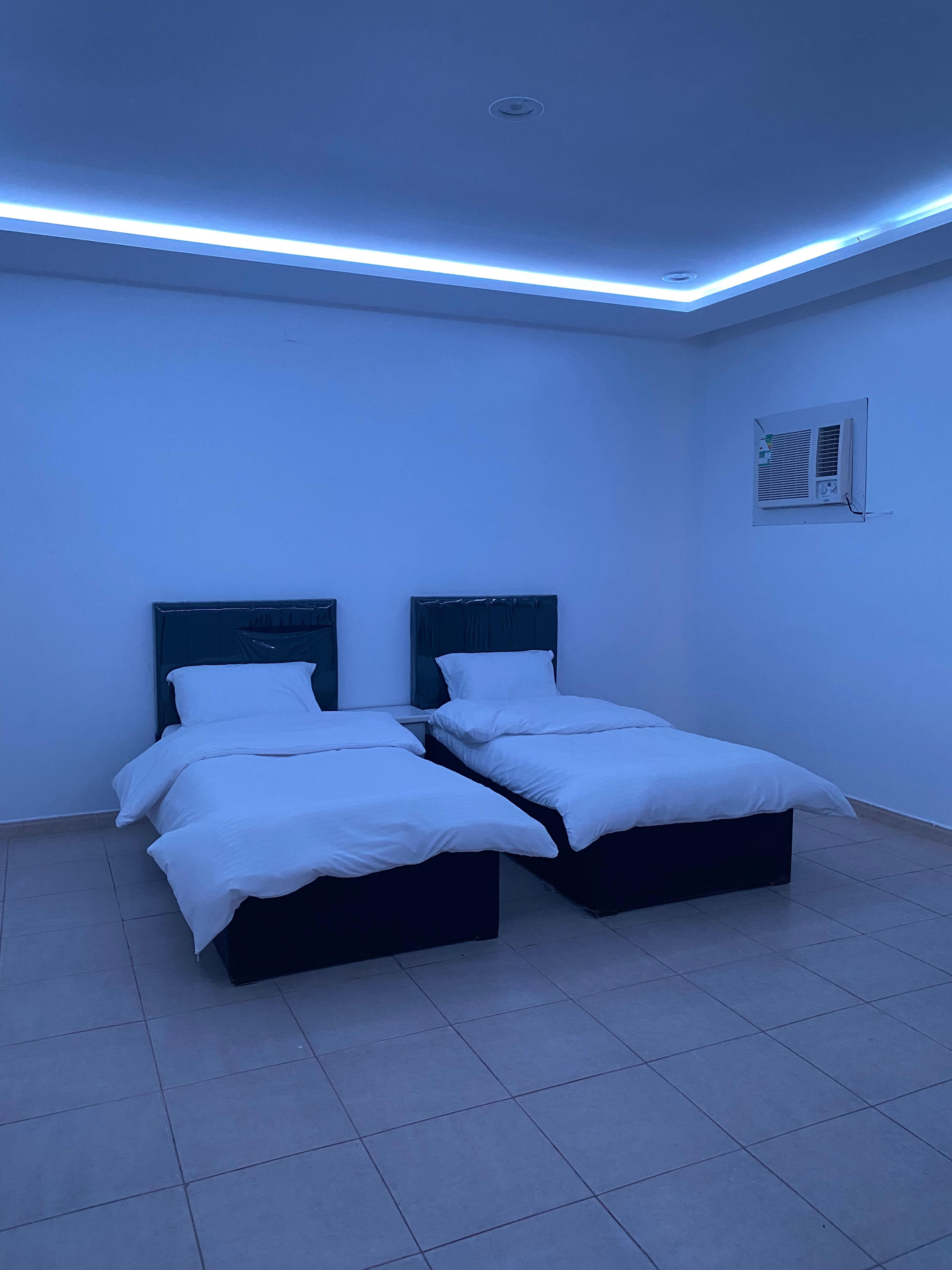 https://img.gathern.co/1024x0/1/FIZ8GpBjmh0sgj_OxdMLuNzpVrFNi_UD.jpg