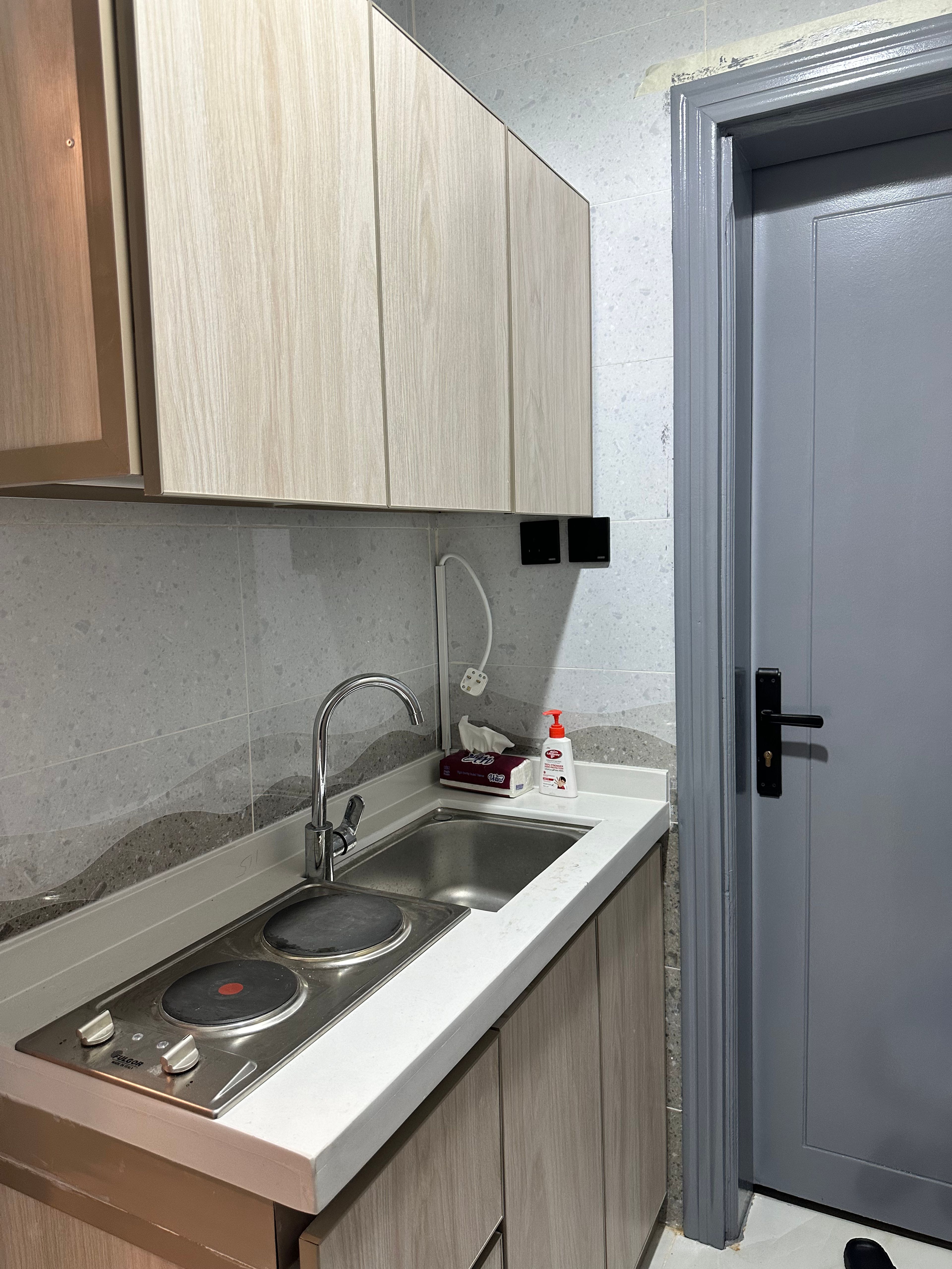 https://img.gathern.co/1400x0/1/FKKumLykb5YBAy1PZ3q23DhFGfpW6DgZ.jpg