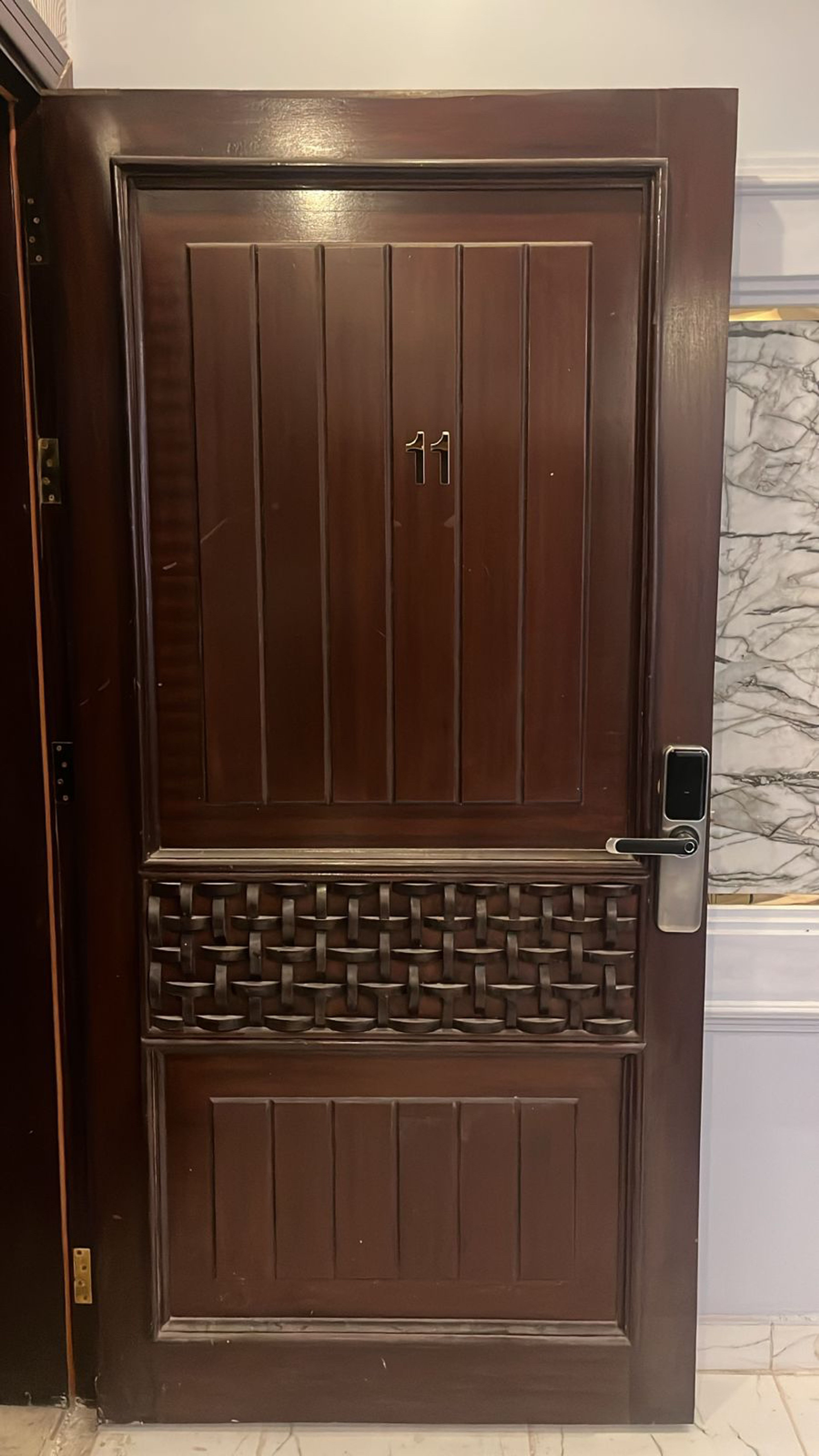 https://img.gathern.co/1024x0/1/FebS0-tN5Aa9CSUE-abuhFOfH_DsBHWD.jpg