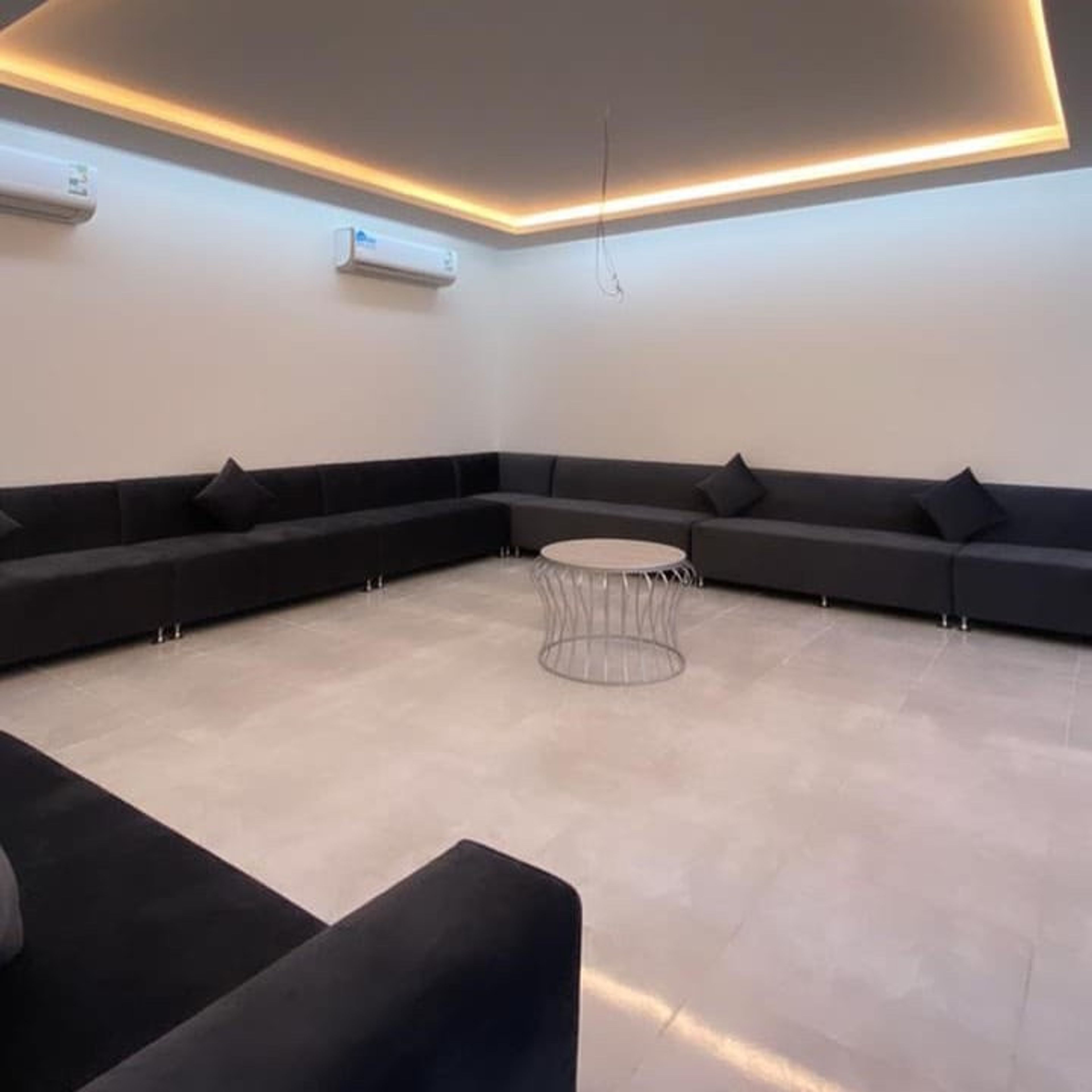 https://img.gathern.co/1400x0/1/Fph3iGmUwG5yE-CJZeyc1oQdpcEJieRh.jpg