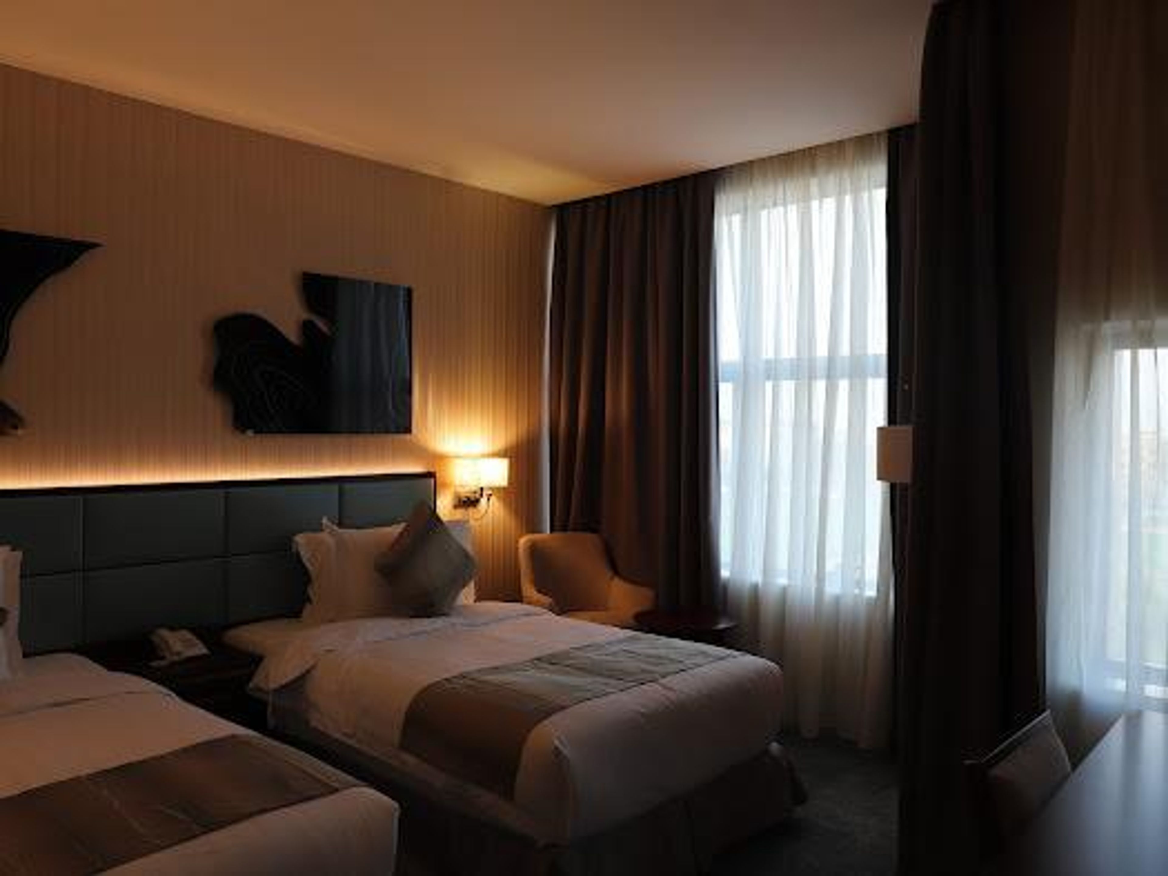 https://img.gathern.co/1400x0/1/FzbWv0A5DyQYezhrgm9aL7-I-bMW30sP.jpeg