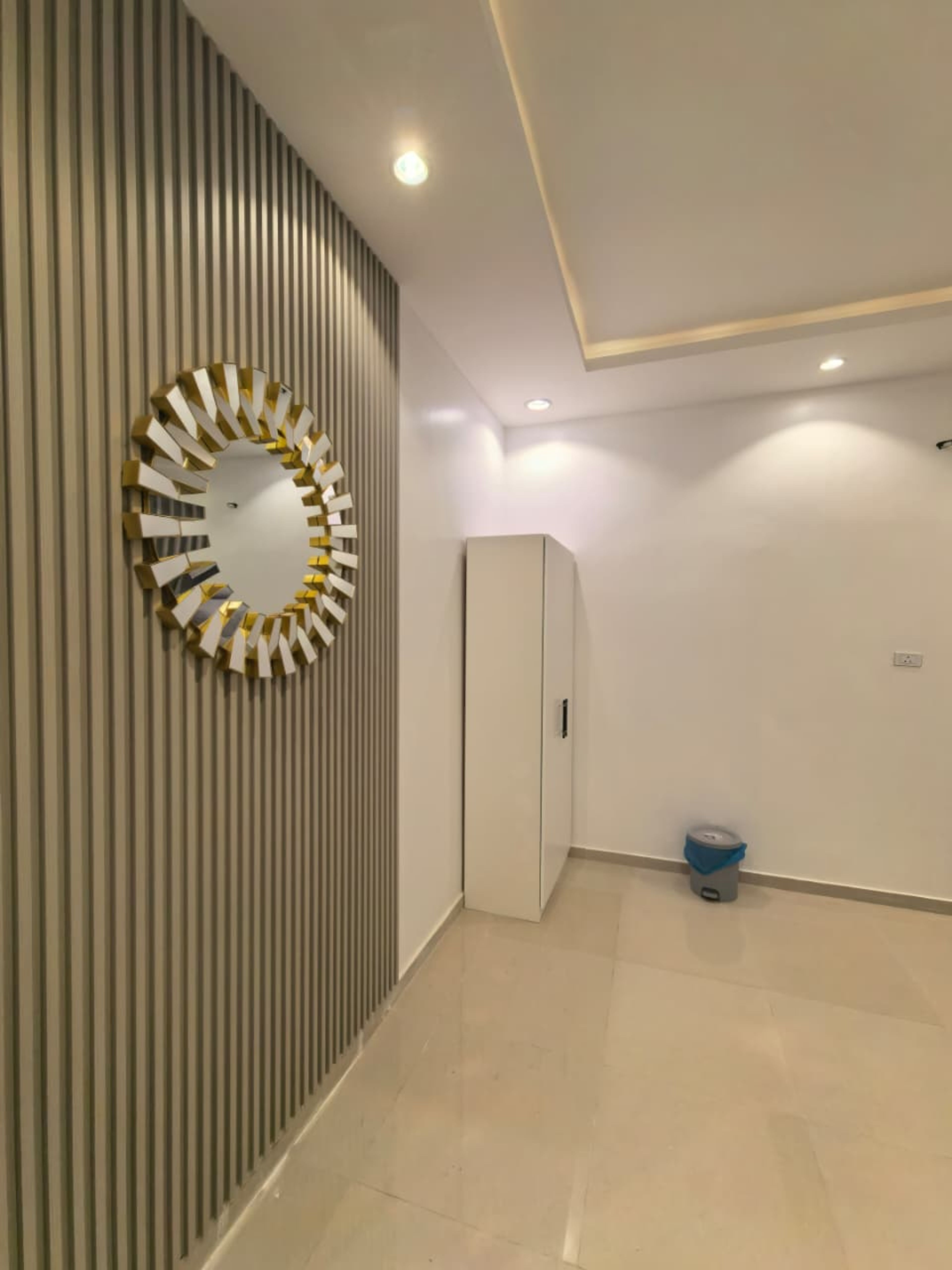 https://img.gathern.co/1400x0/1/GEw2wl2l1LpctIque2LgrN9CjoS4EBOx.jpeg