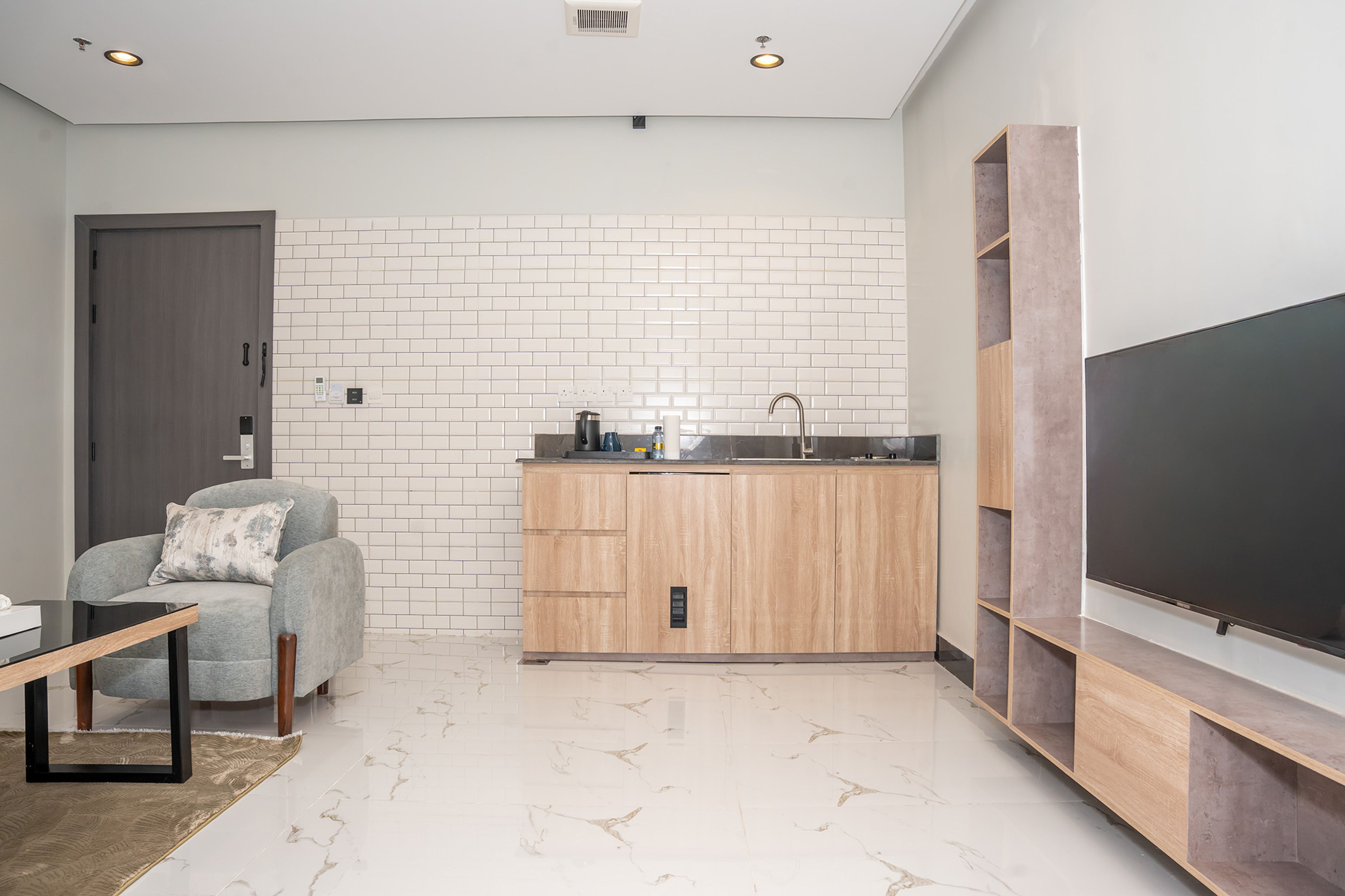 https://img.gathern.co/1400x0/1/GOD1wsdWr2pRiivtlpqWalEF_qR7q2VQ.jpg