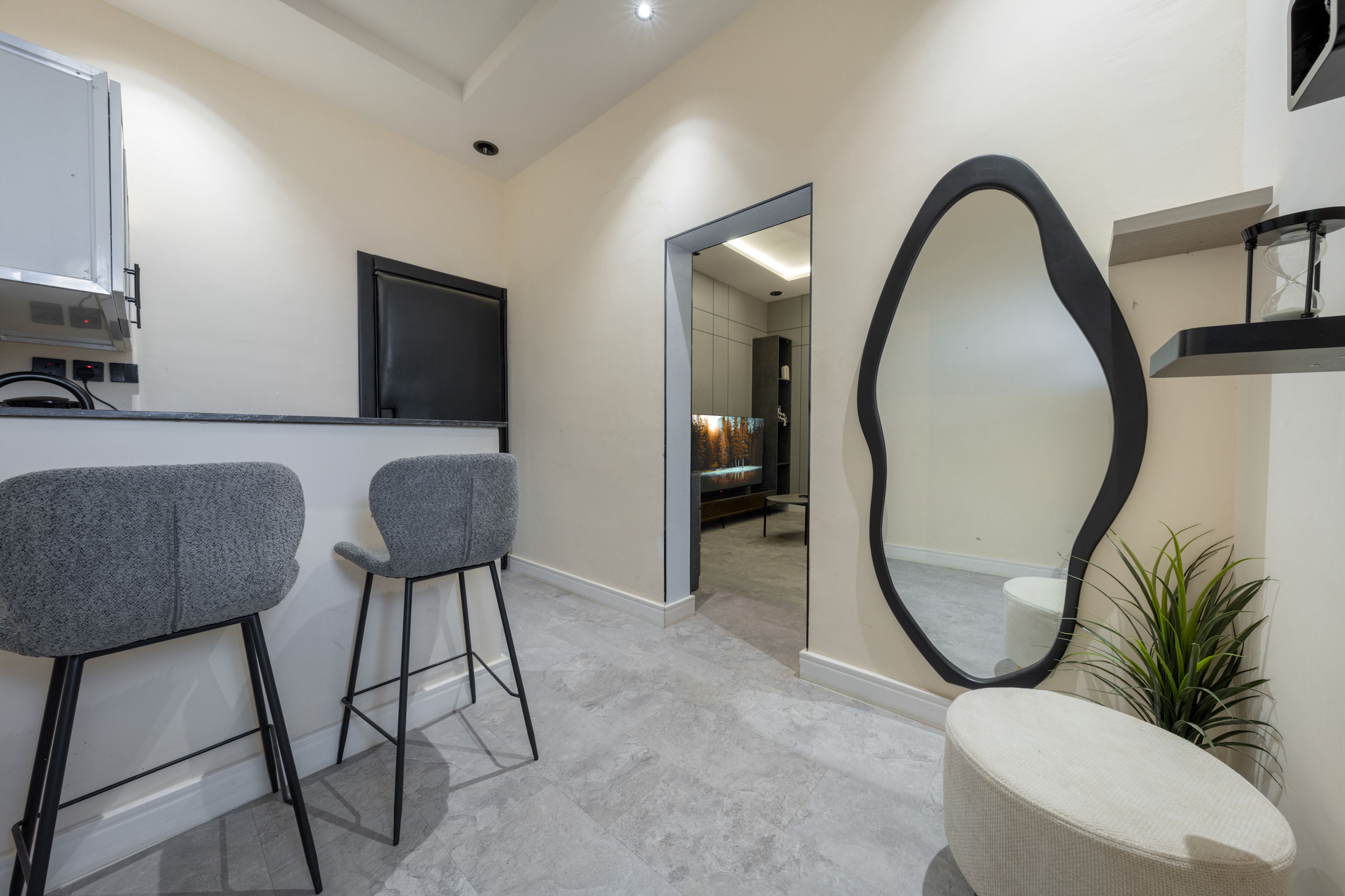 https://img.gathern.co/1400x0/1/GOoe3TjpR0SZS16ZGCke2f_77LBDM7Z4.jpg