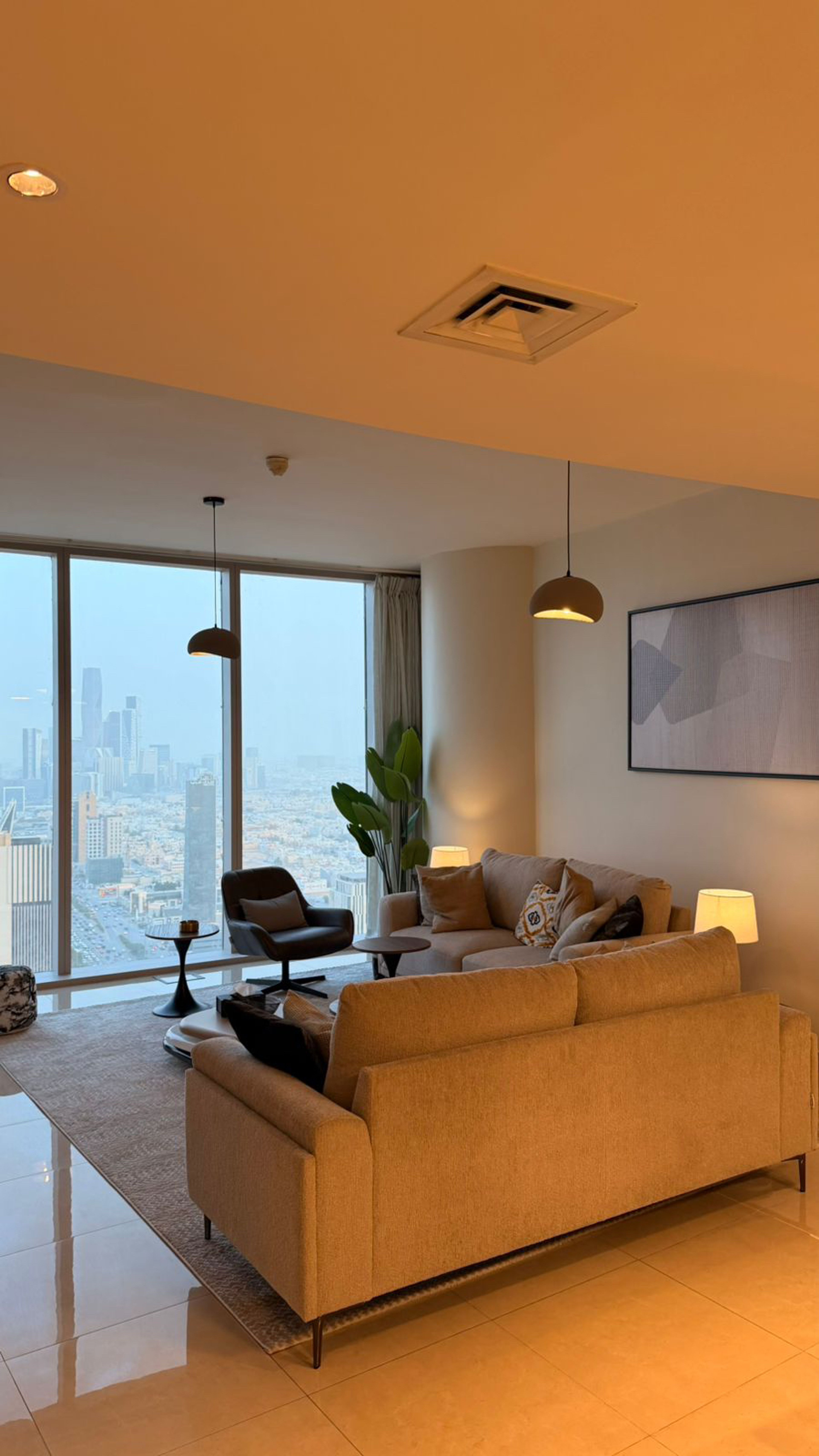 https://img.gathern.co/1400x0/1/GPeSXpTe-ufMelbP8G8vQq07MQQmhtnE.jpg