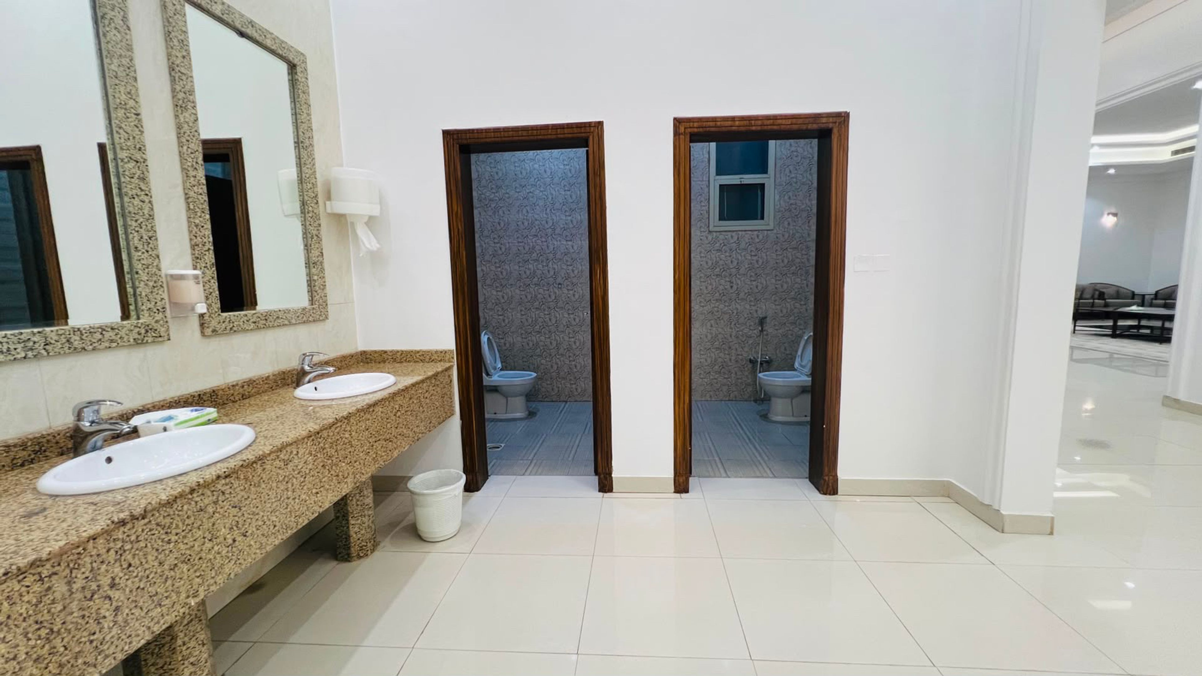 https://img.gathern.co/1024x0/1/GY8EcEV4aBzWHFGdukOM4g_4nEnOAocr.jpg