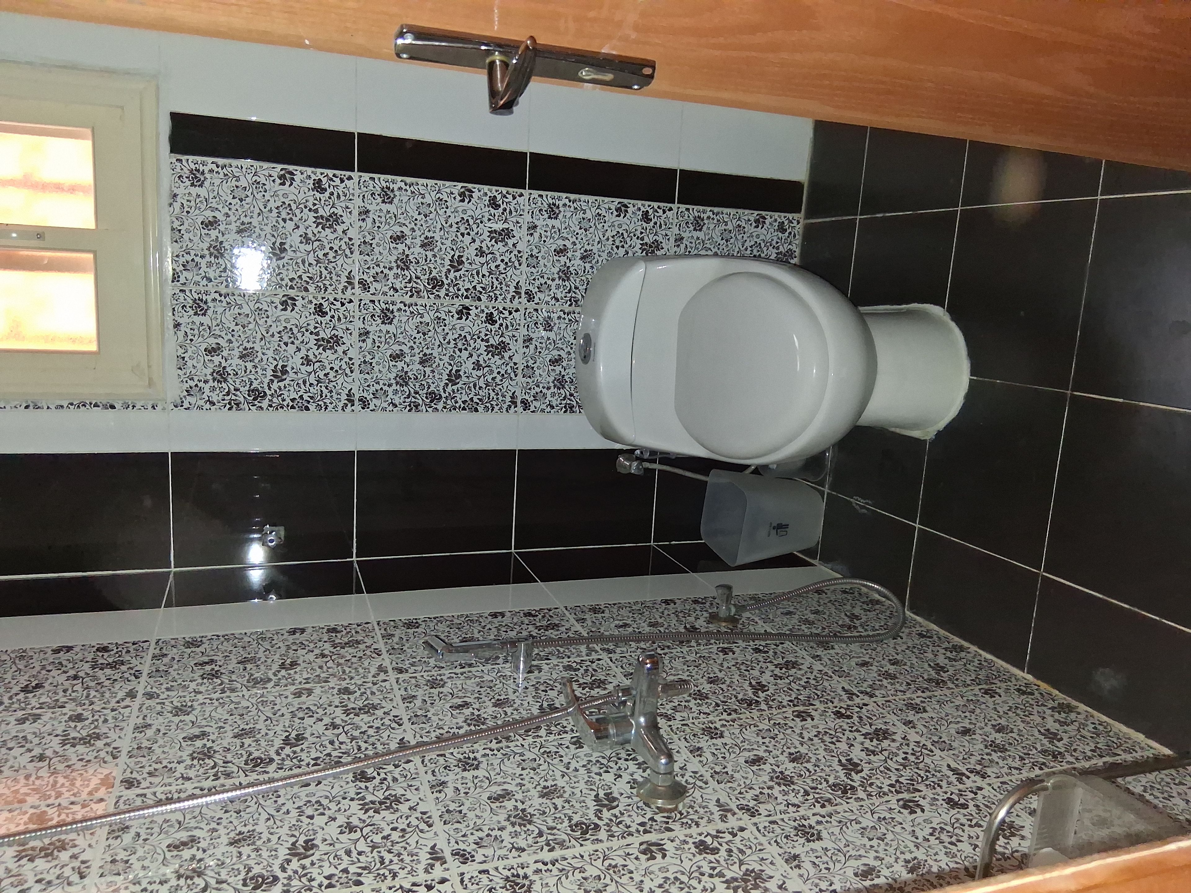 https://img.gathern.co/1024x0/1/H09ha2nzzxtF-60tKVpN4vnD49MgNcn9.jpg