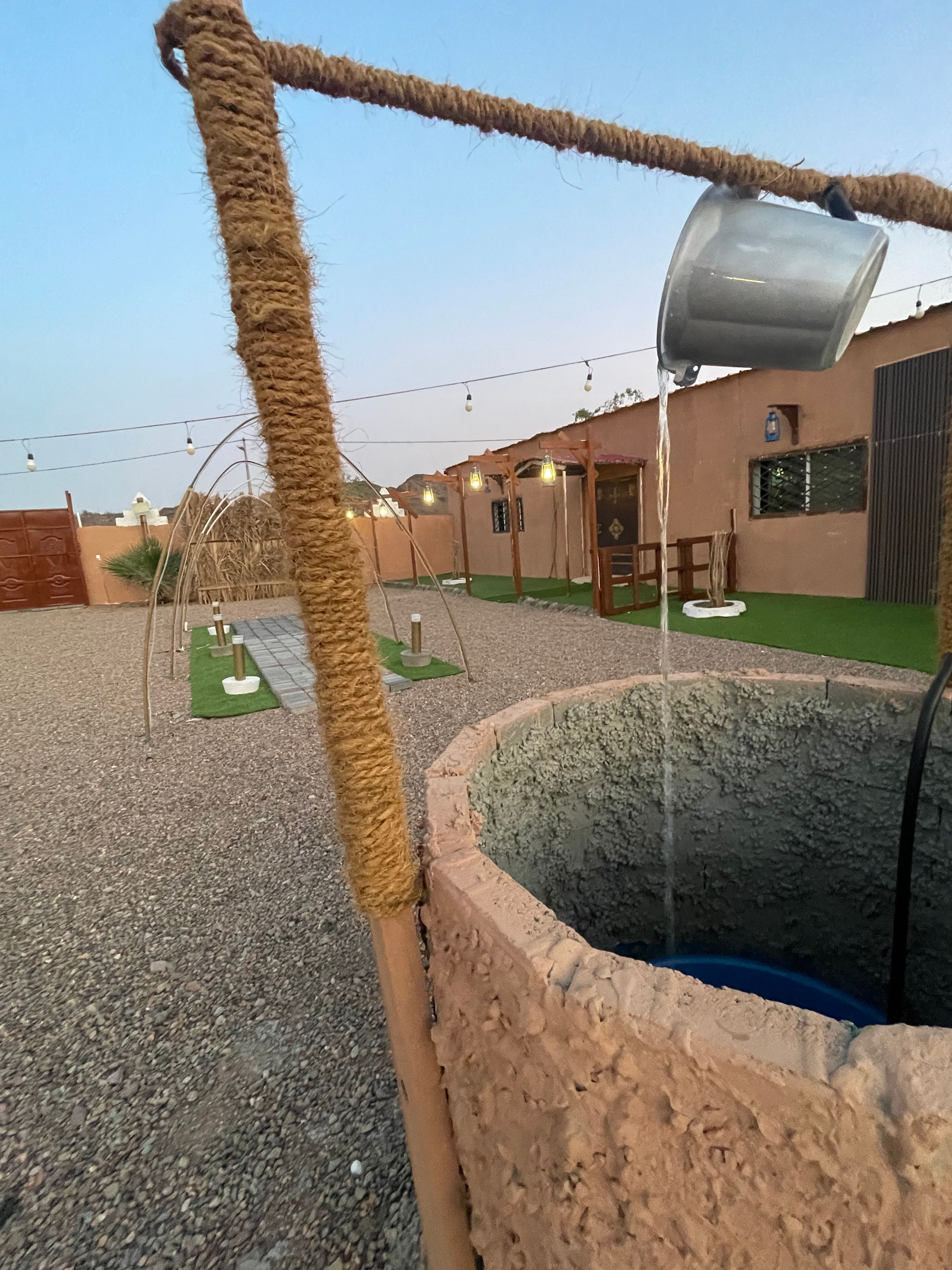 https://img.gathern.co/1400x0/1/H3bbRdM176MzJPhX82cXm-A2ut0nkEQF.jpg