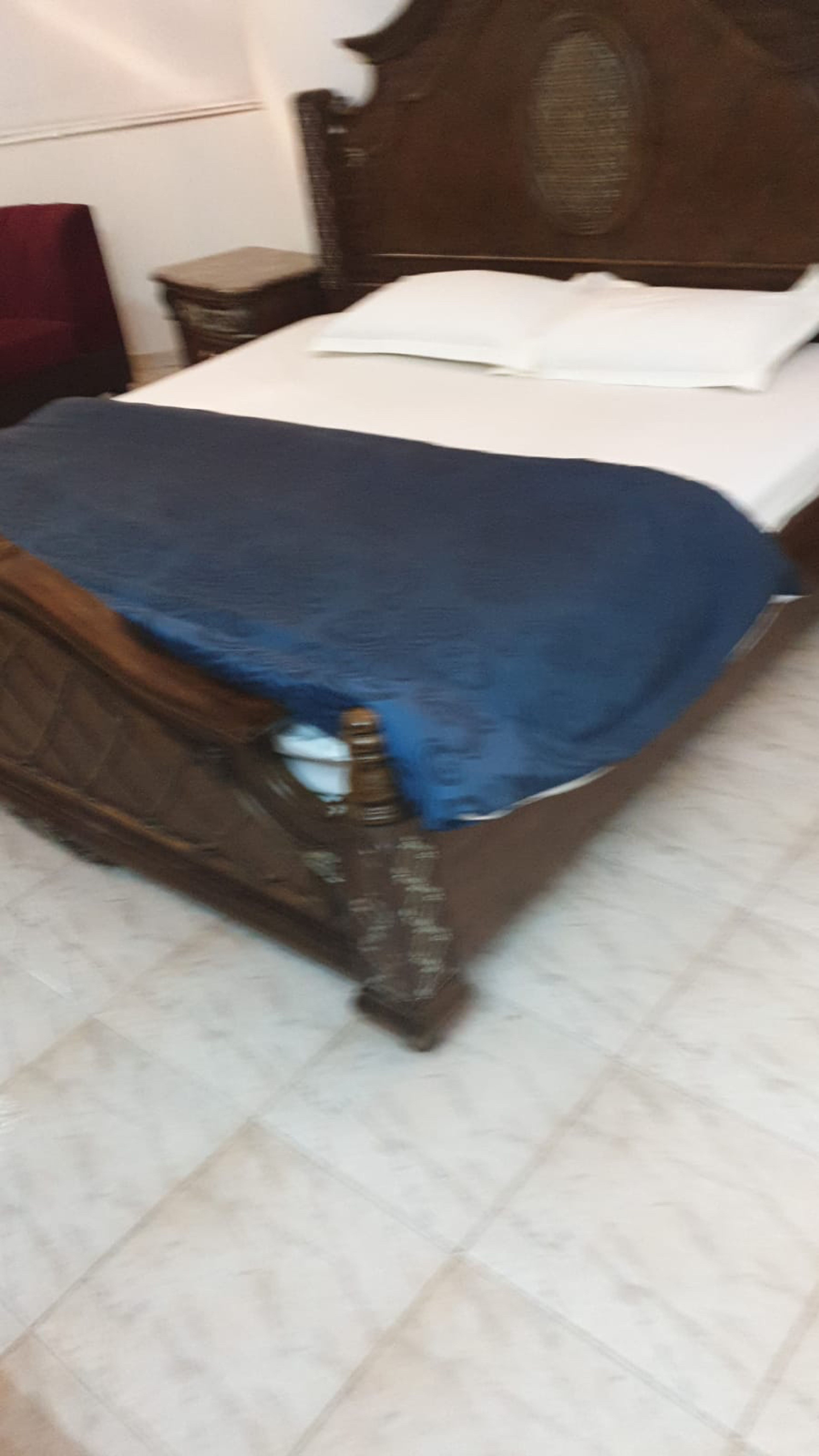 https://img.gathern.co/1024x0/1/HUHlKNoxIVUnBUApaxjPTH3gdfFHfnjq.jpg
