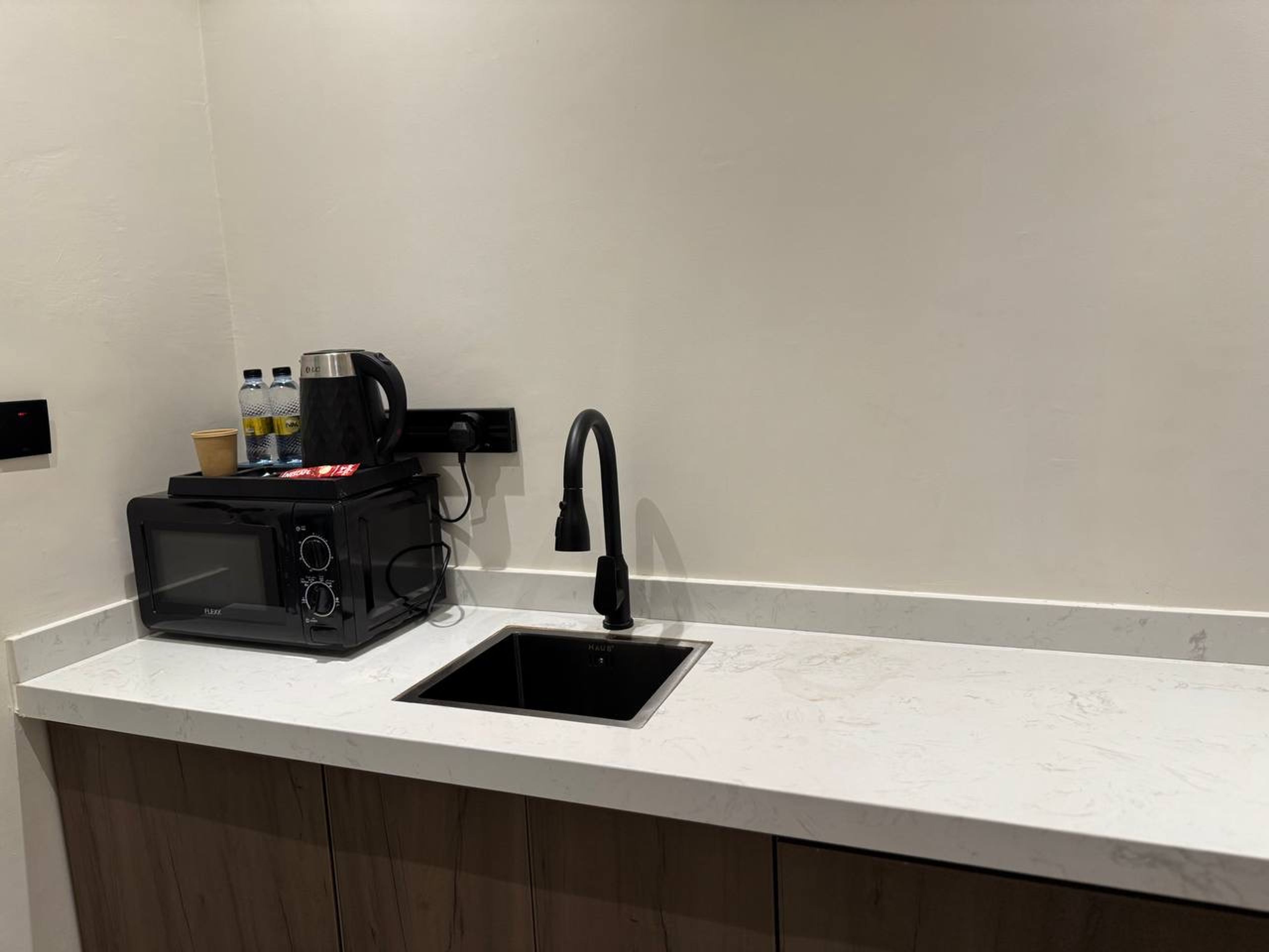 https://img.gathern.co/1024x0/1/He5B6G9-X3dIKH4HvDIjZQcksuulq-fr.jpeg