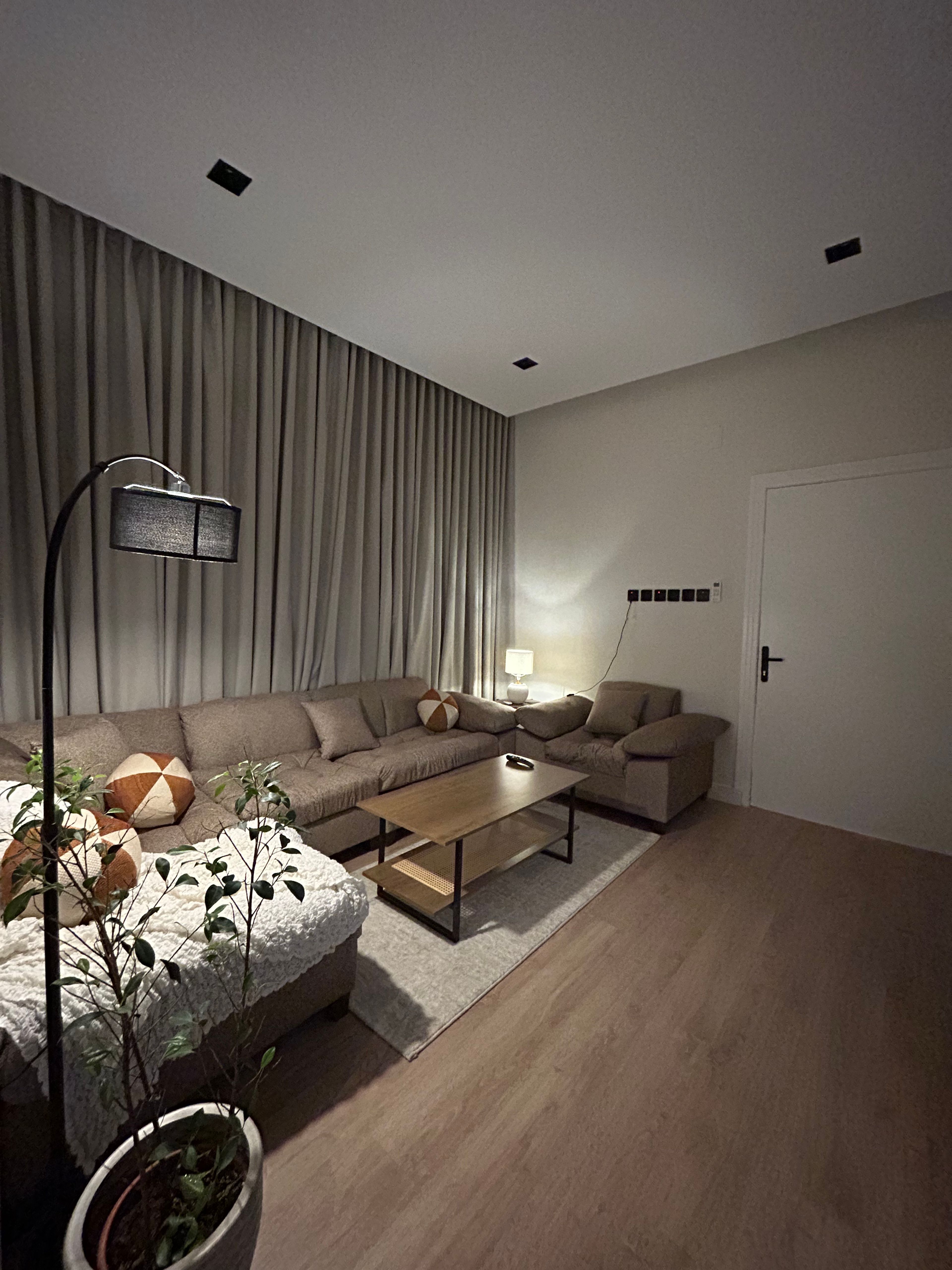 https://img.gathern.co/1400x0/1/HjNaGddYKXlSDWAO9QsposXWFfR6DrbF.jpg