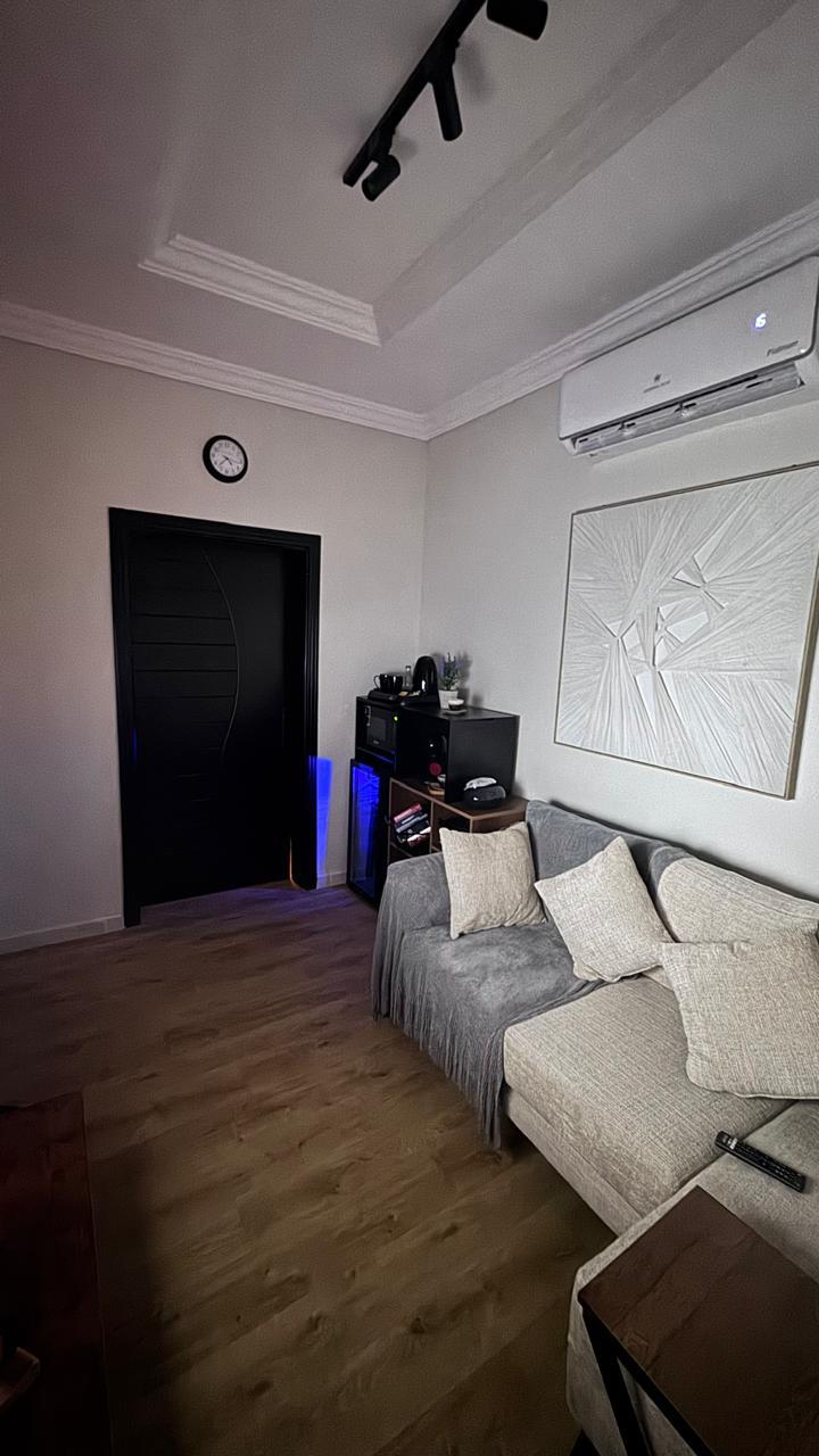 https://img.gathern.co/1400x0/1/HztlS2SwA_S7doDOV6Z2I-FhduIKHbAq.jpeg