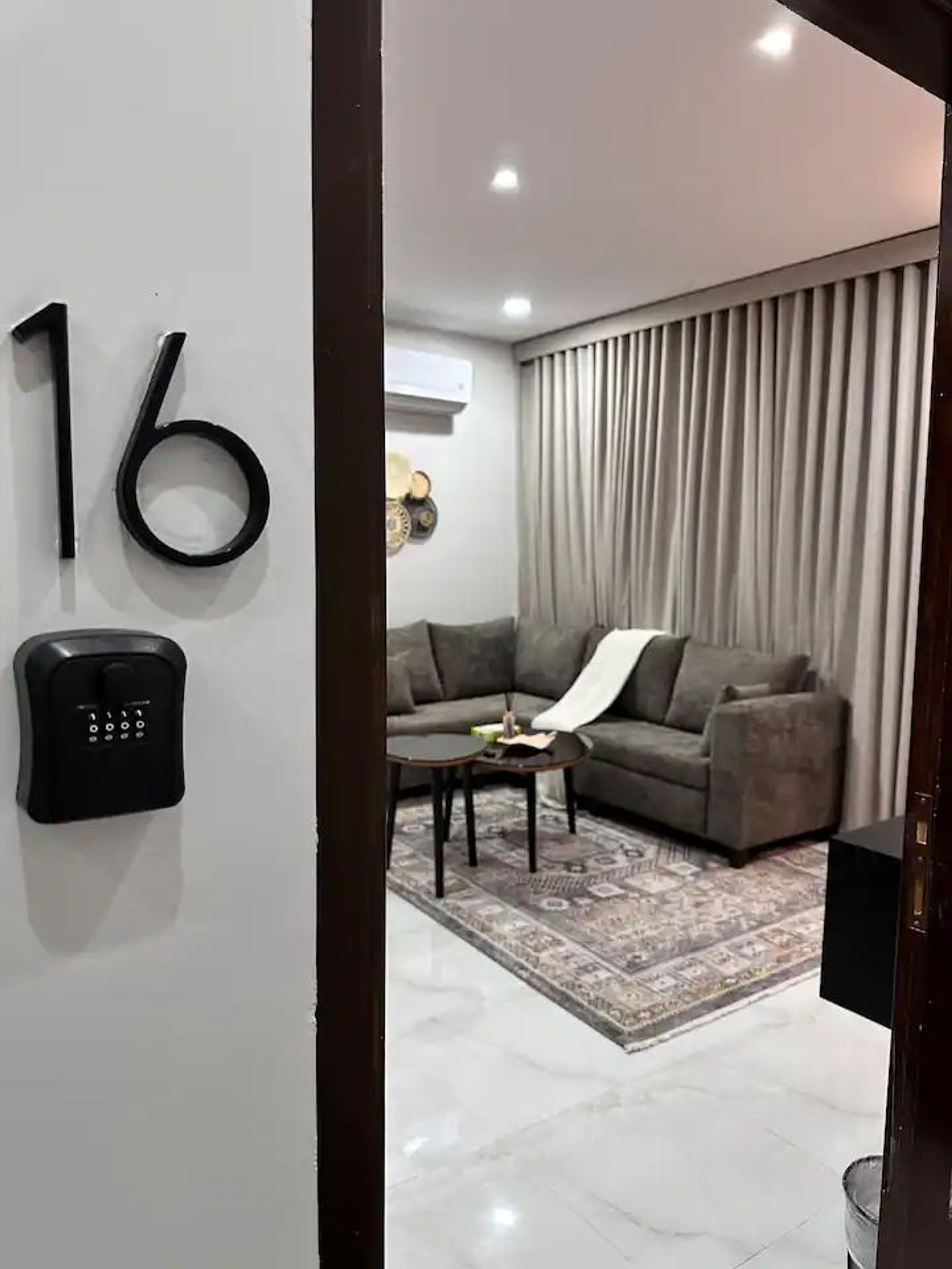 https://img.gathern.co/1400x0/1/I7BUwa-WpJLgJ3mpaJp7HRK0dJj89G1x.jpeg