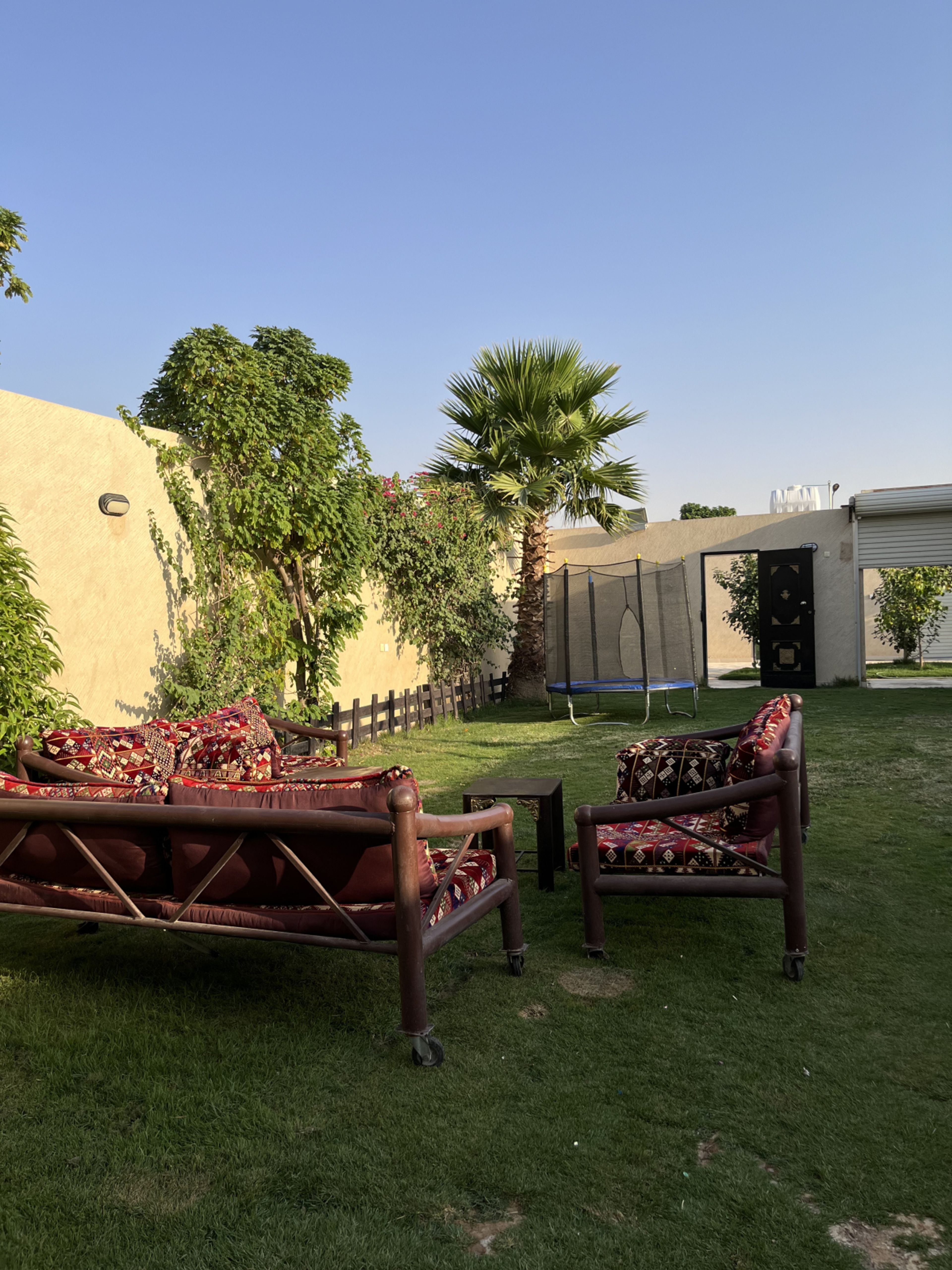 https://img.gathern.co/1400x0/1/IBOMbLLwQWdDaXwWMMaPKhDAbvUrhp26.jpg