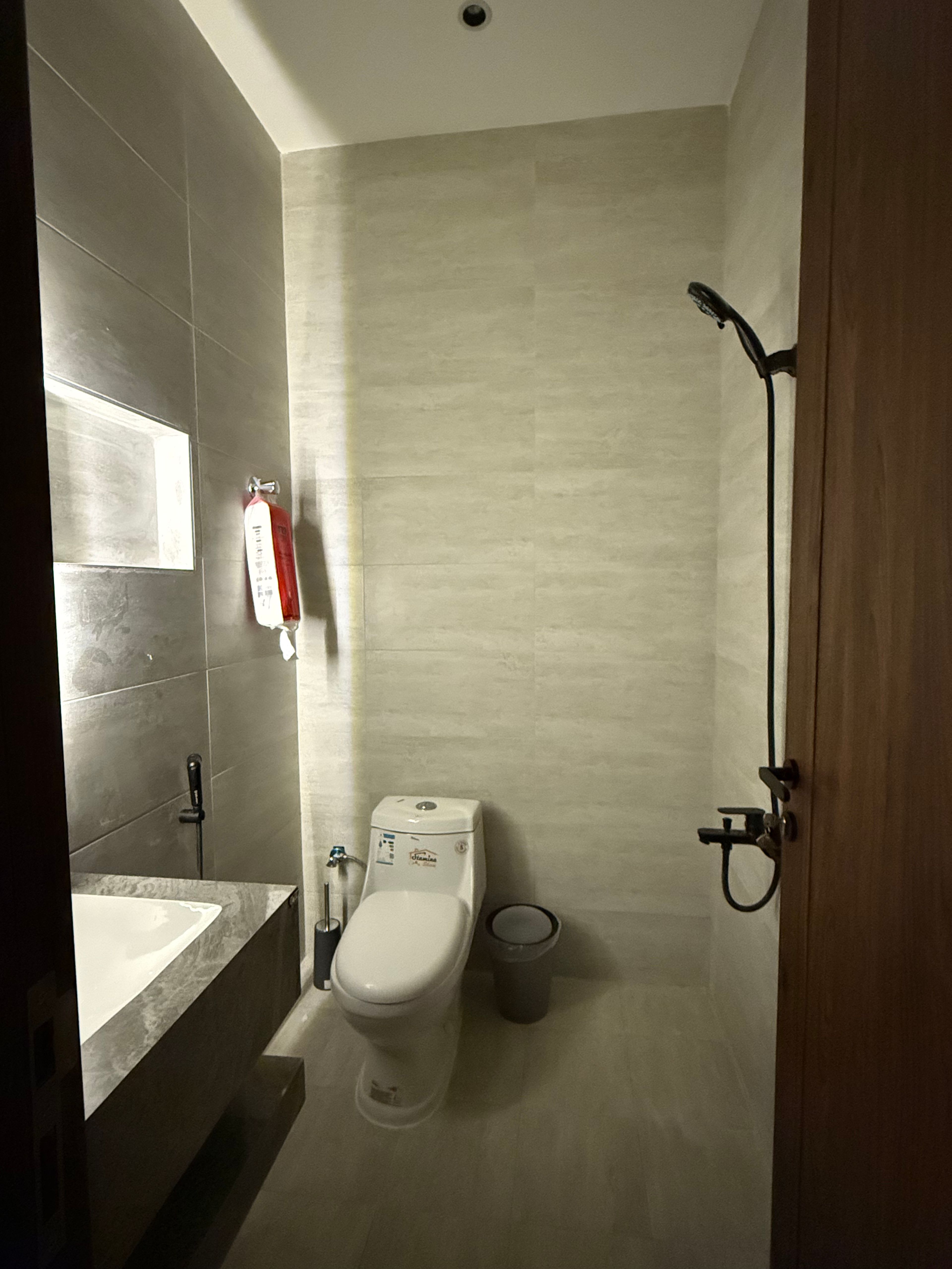 https://img.gathern.co/1400x0/1/IBW1ZeeXynV3SZE8DuOu7G18sKa8tuKL.jpg