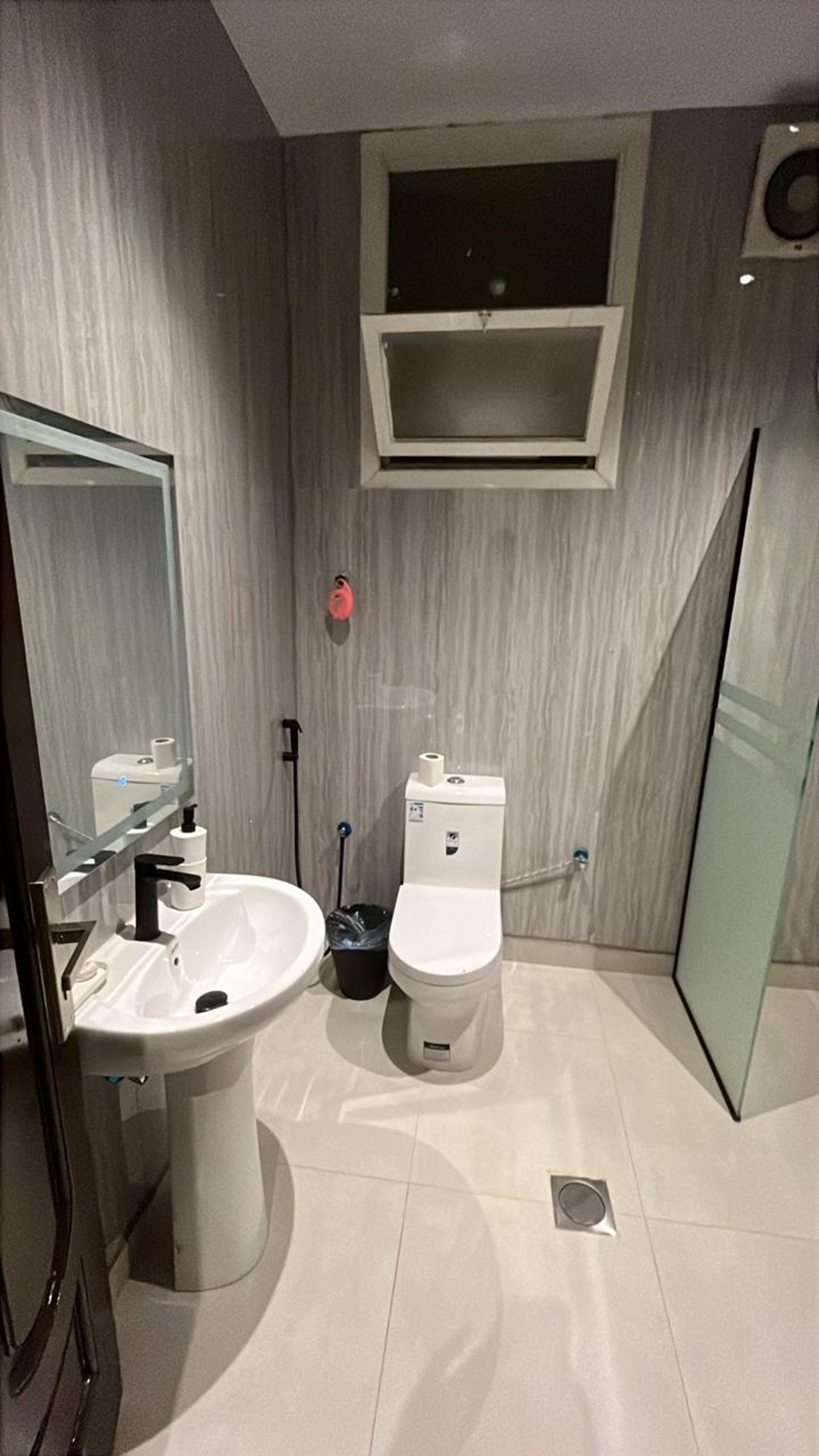 https://img.gathern.co/1400x0/1/IZkr_BQGVBfwjdNDPq3mxAZIy54Pf5OZ.jpg