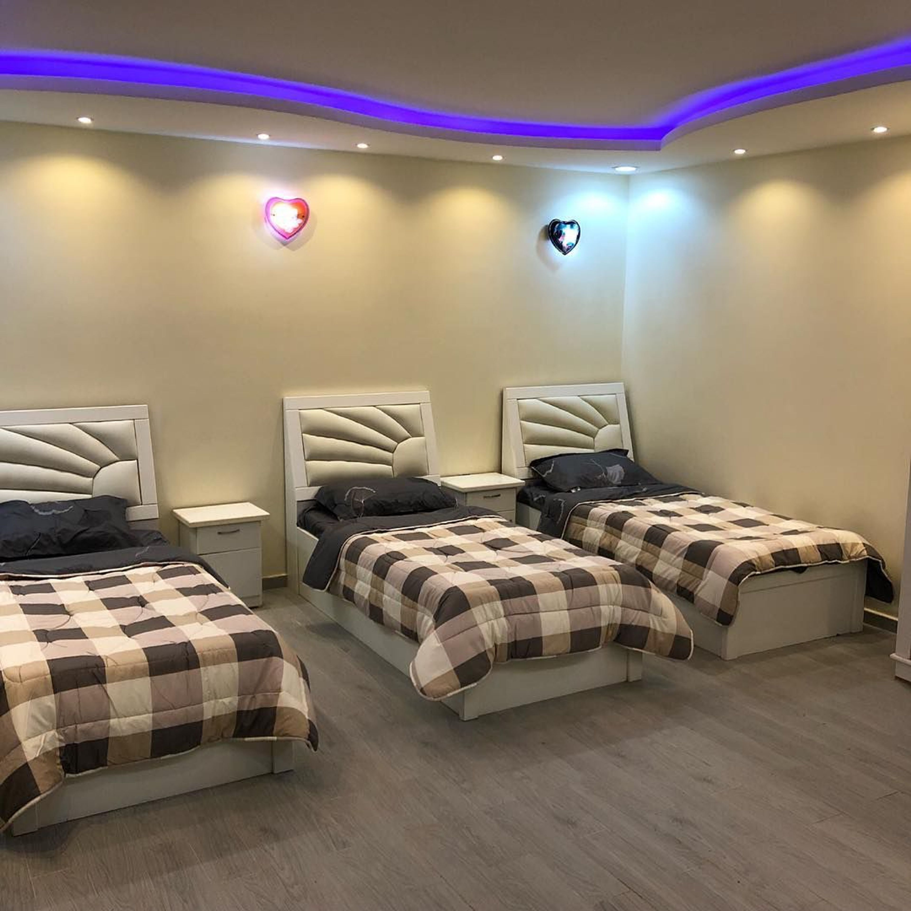 https://img.gathern.co/1400x0/1/IdWhhGqaTKQ8hJcaK38Y0pzTKbiM8Nvw.jpeg