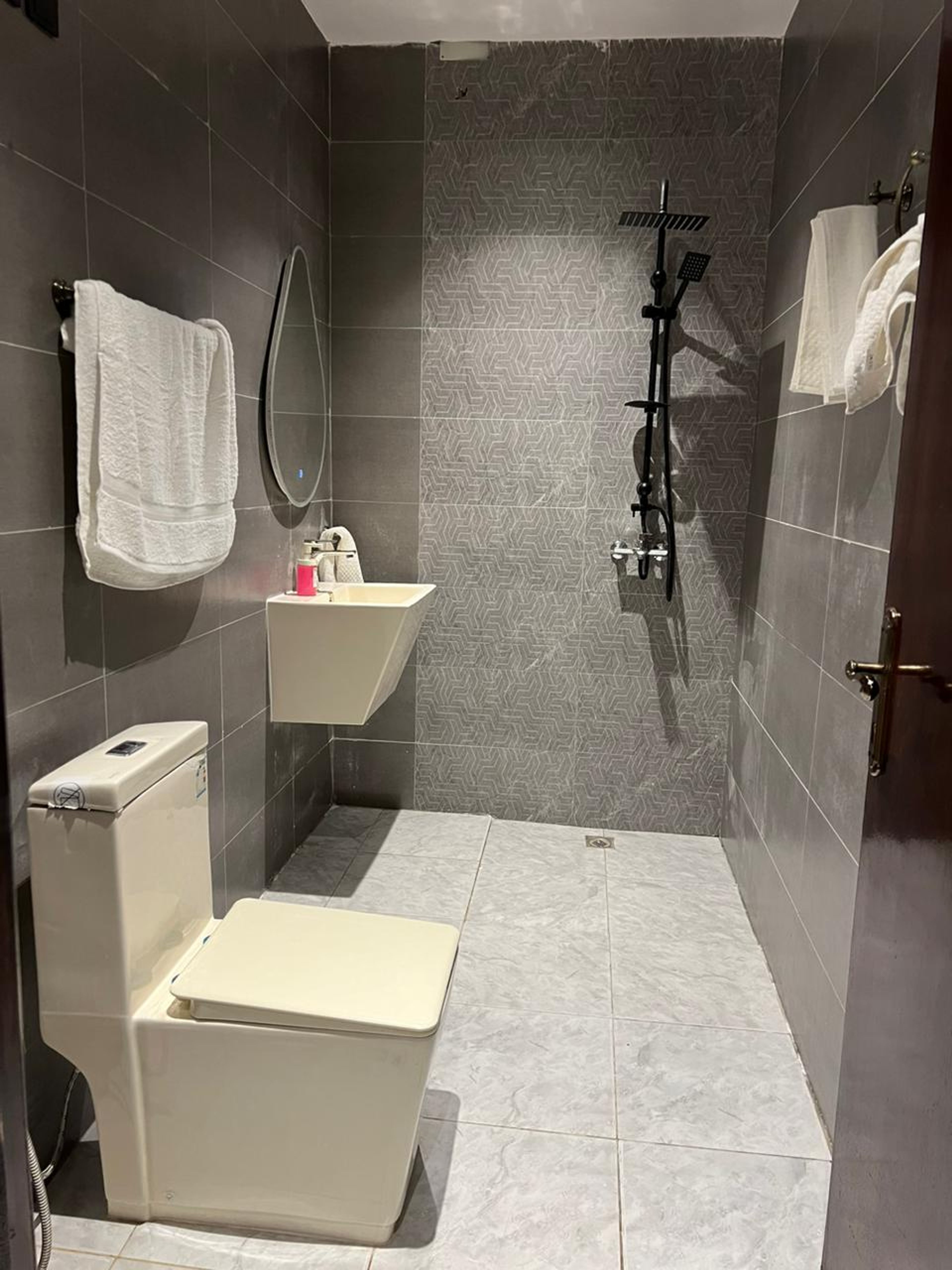 https://img.gathern.co/1400x0/1/IlWl2Z9aiSYlf7MzuU-UanNvFvOg7IUU.jpeg