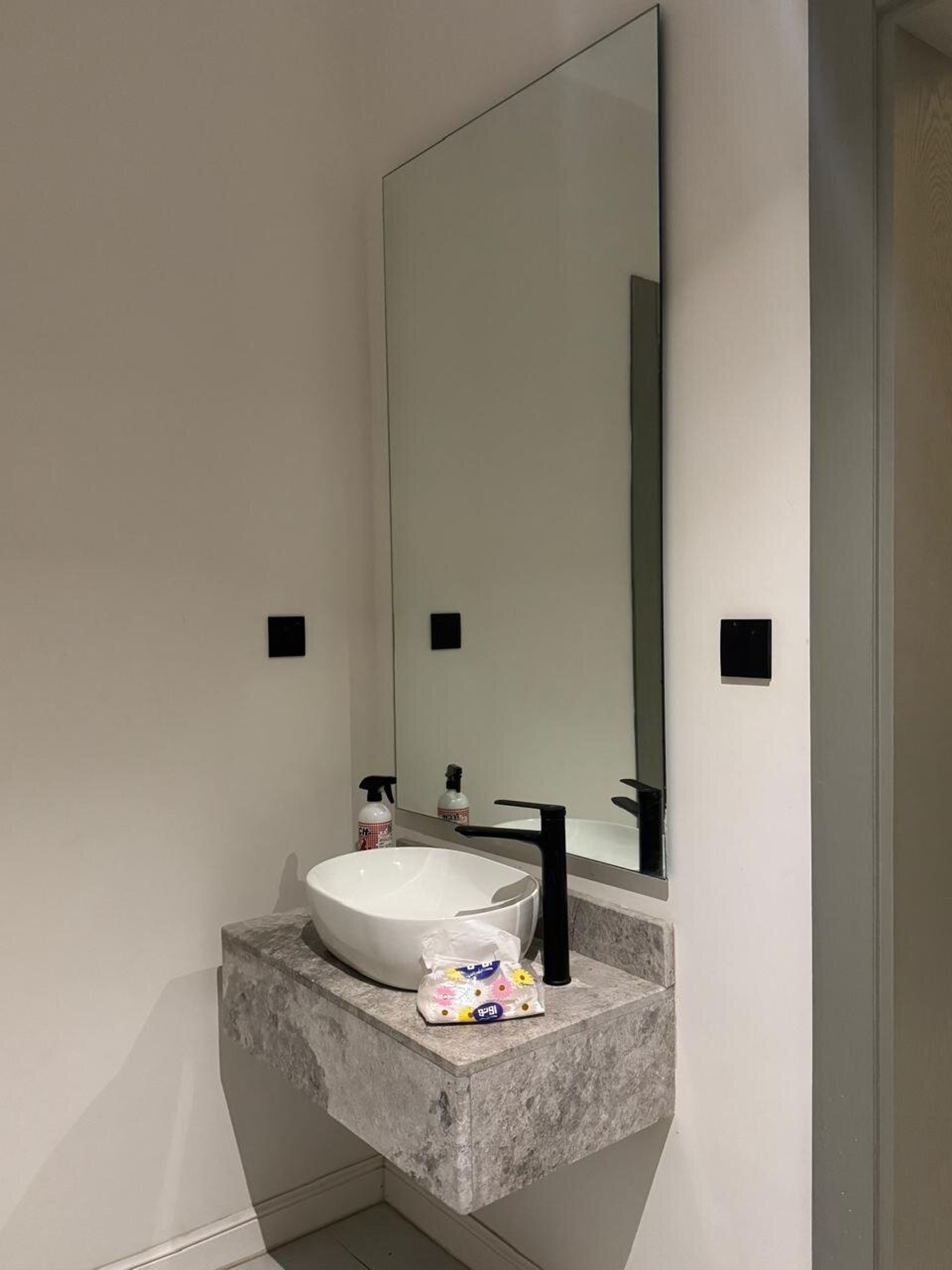 https://img.gathern.co/1400x0/1/Iy0wjVEDoTT2RtJcIrJ-akIEmk84ajcz.jpg