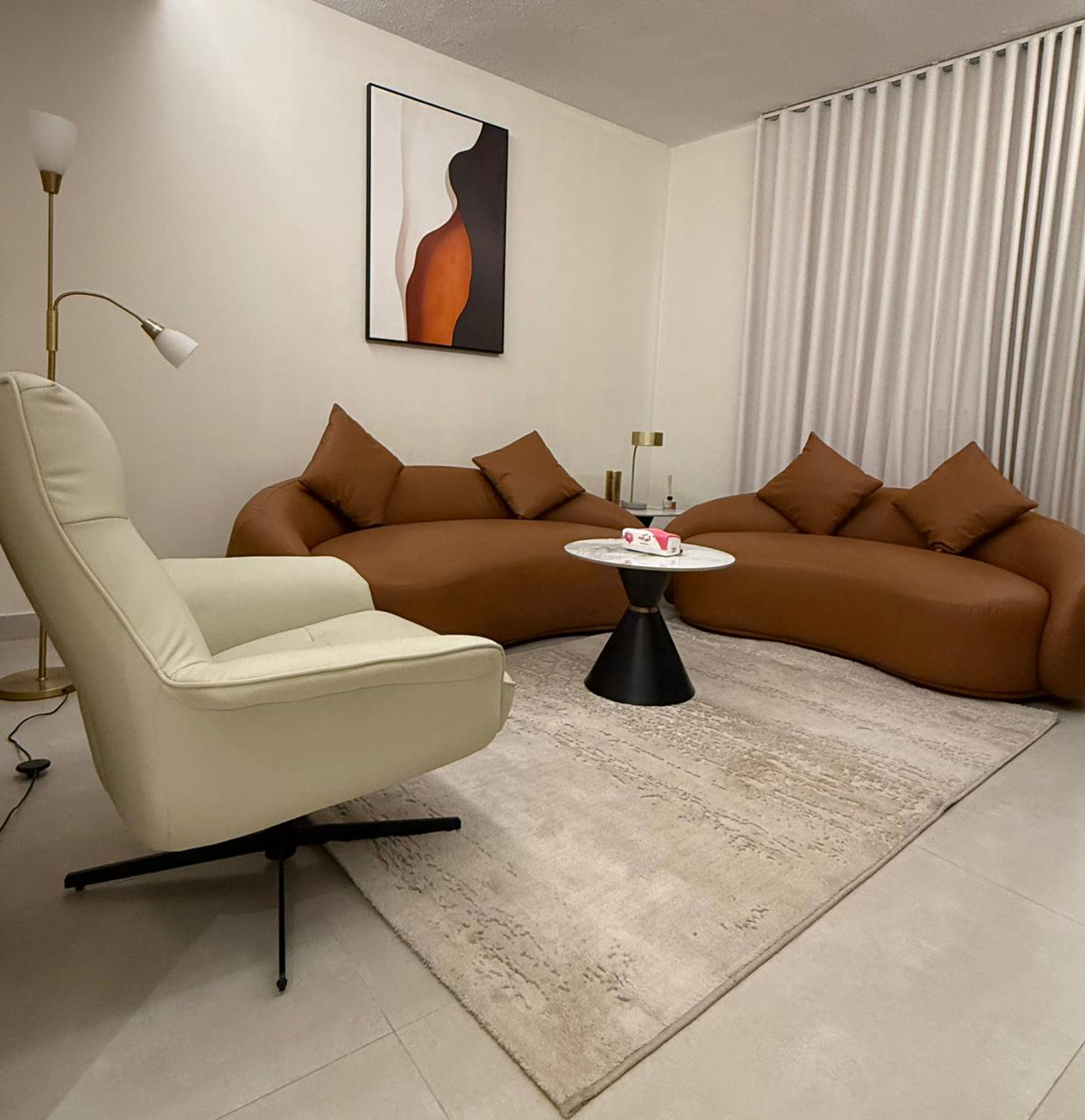 https://img.gathern.co/1400x0/1/IzED1k29ZXfvXqKT_m1JPWdmzyxrxR_Y.jpeg