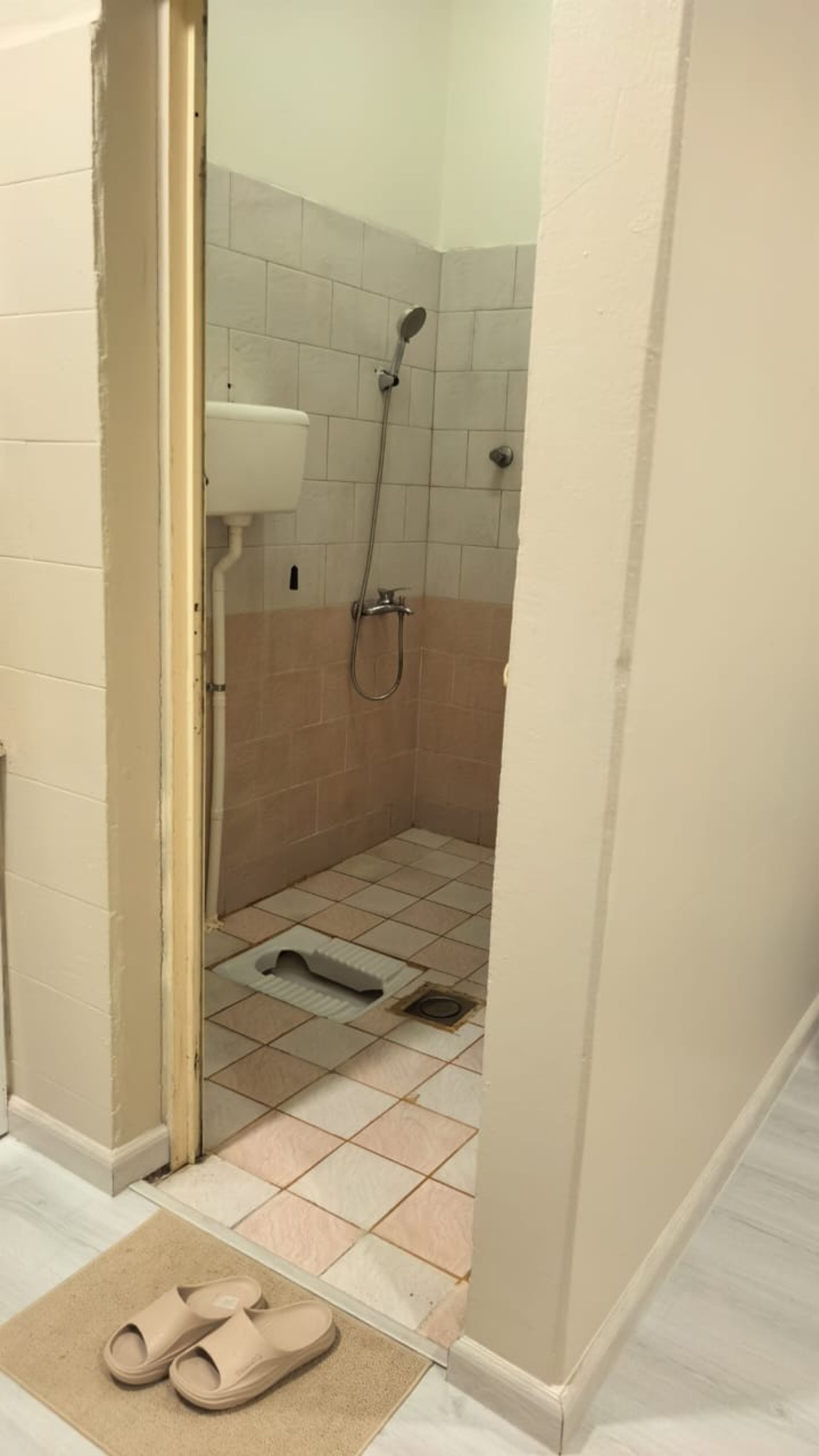 https://img.gathern.co/1400x0/1/J5uOimiGpPqx1wlbqpP16mVIAj2vkdcK.jpeg