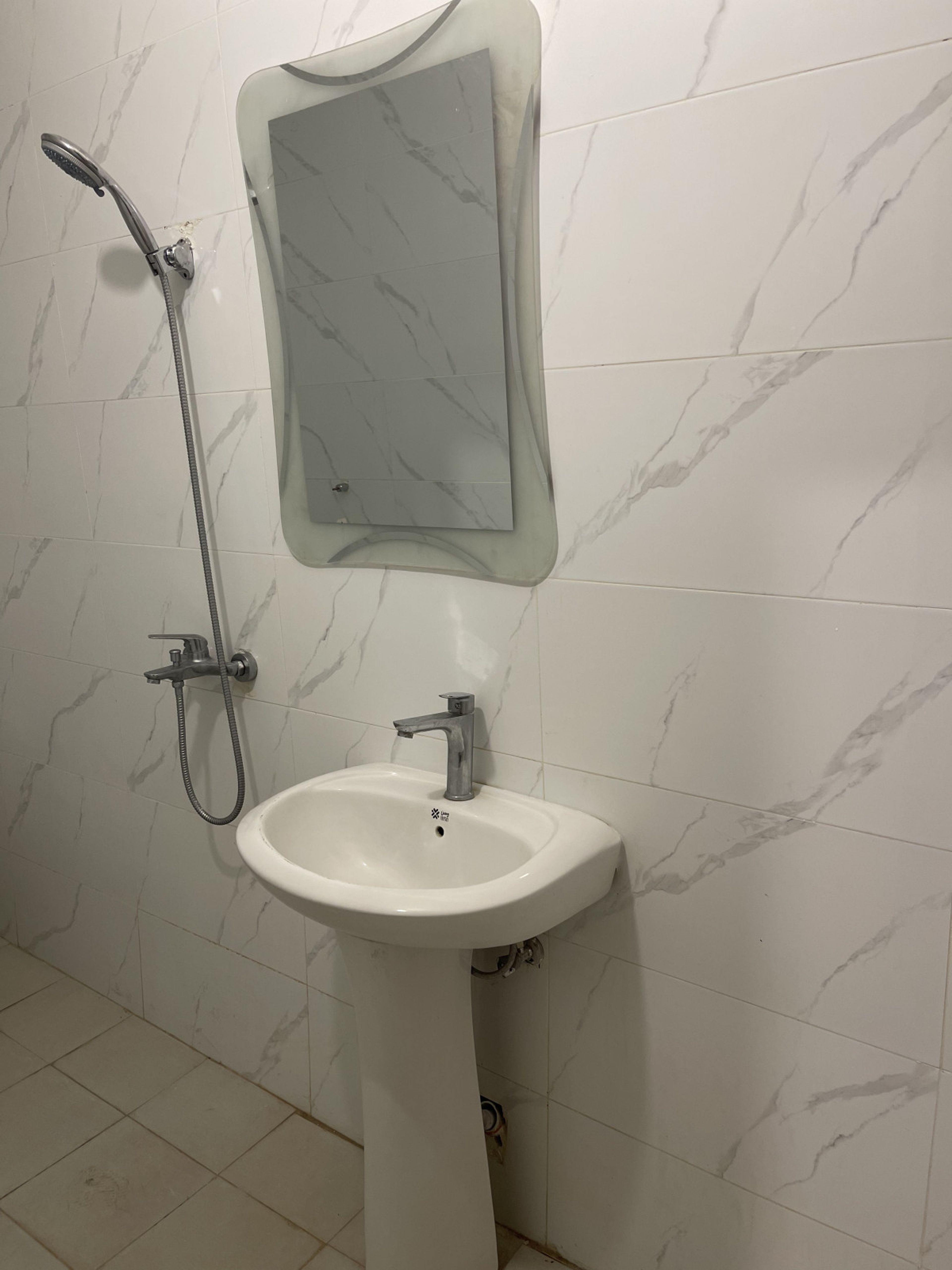 https://img.gathern.co/1400x0/1/J9Adsr48OP8g-sQ0GN8VNoiHldf4VmgL.jpg
