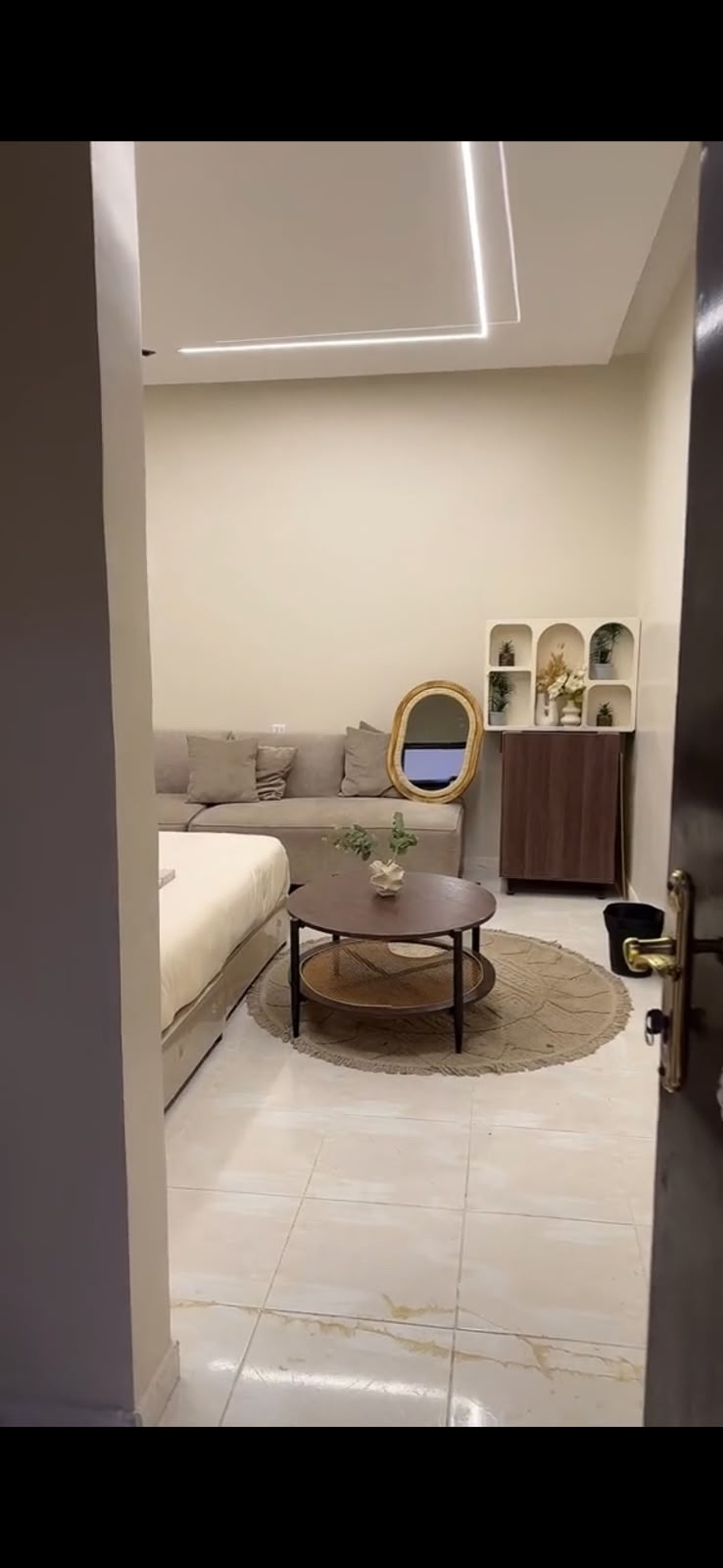 https://img.gathern.co/1024x0/1/JVUrB4BiEbjzmuTSXSdhbKTPOsEjKs-c.jpeg