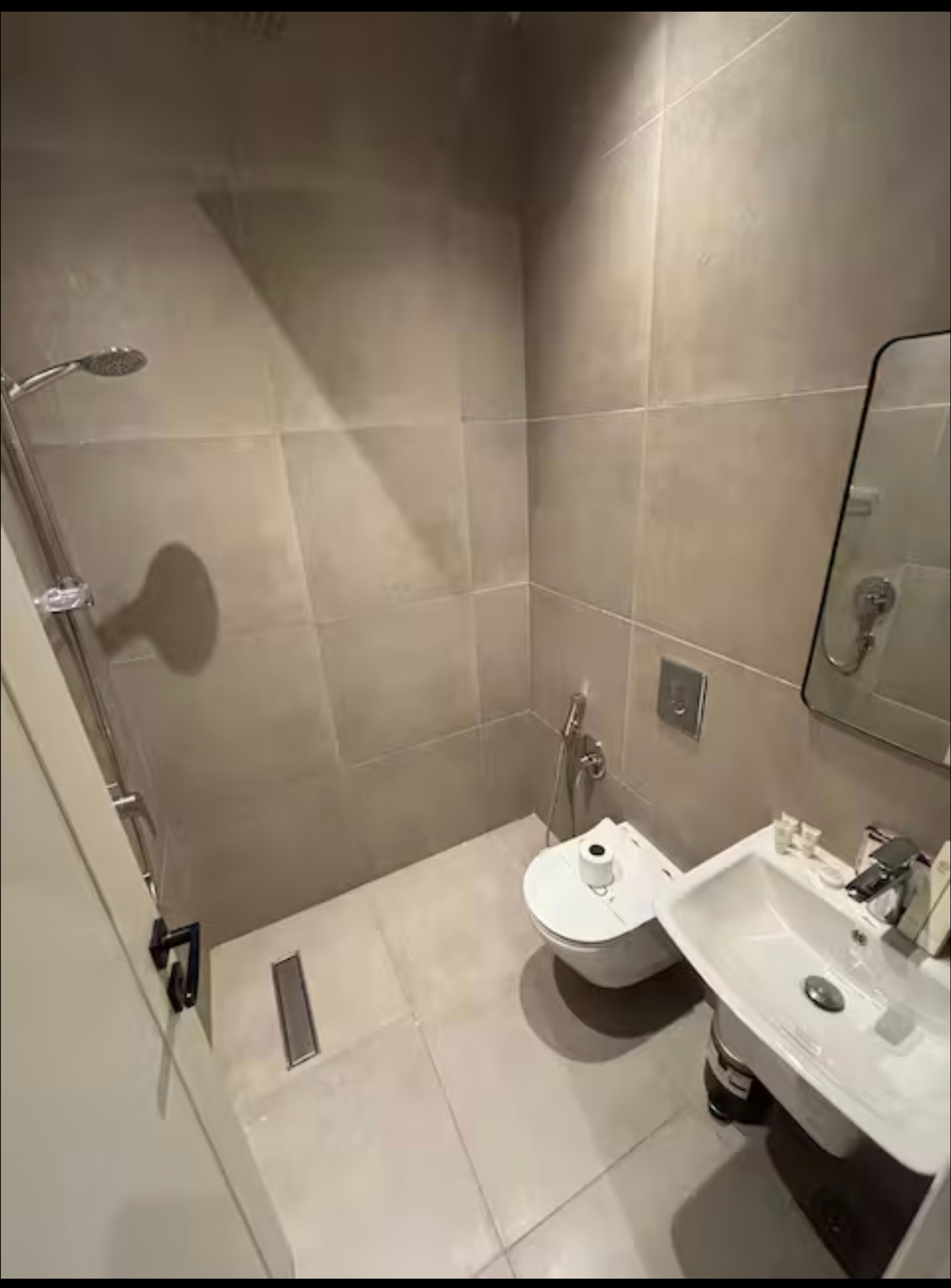 https://img.gathern.co/1400x0/1/JWR9Yzf_7pmMaIjTSpf2h1ouKSjJGryR.jpg