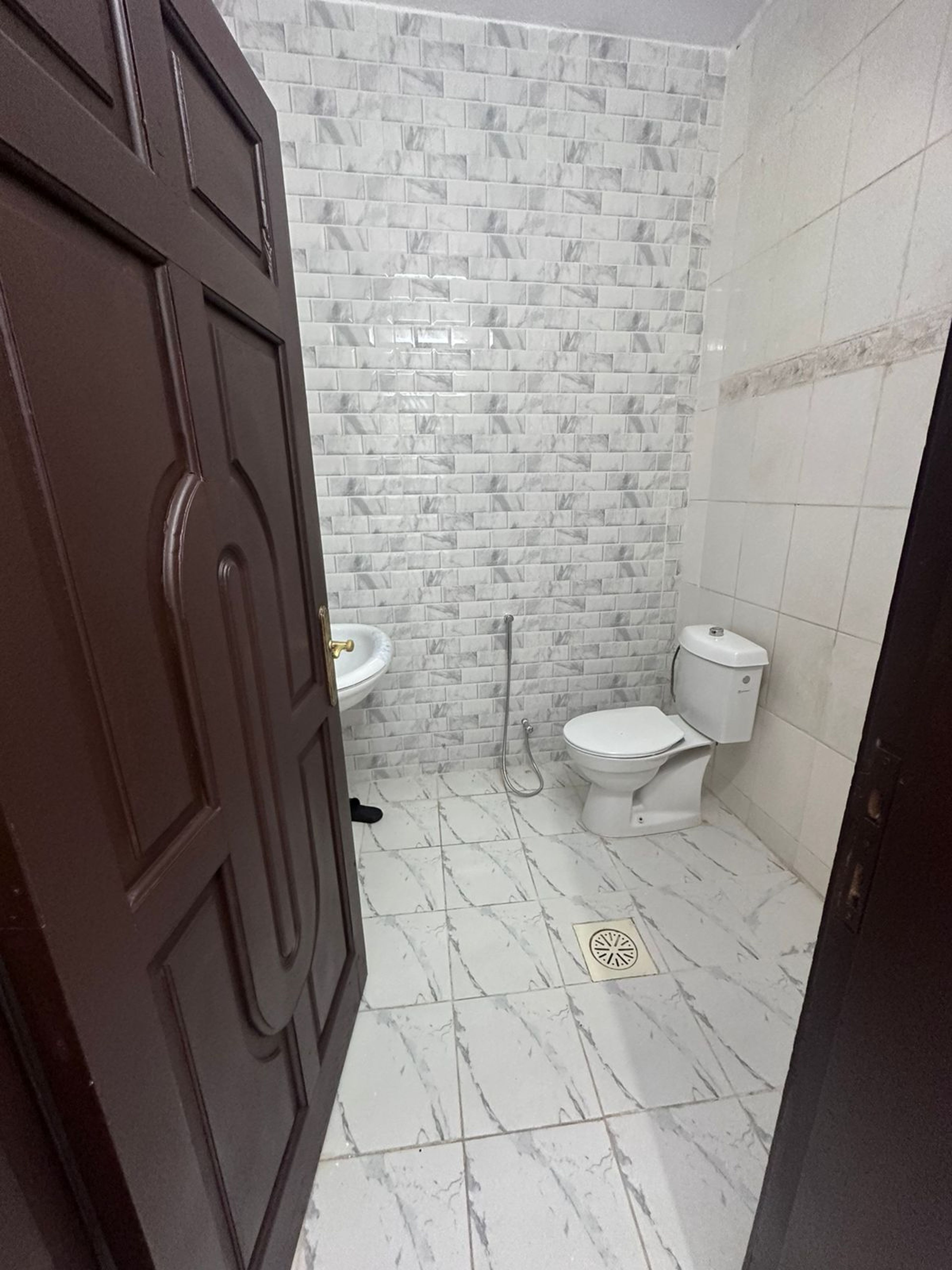 https://img.gathern.co/1400x0/1/Jjj_ibfEkPLLLmJxRCe-XJOlT7G0IKJU.jpeg