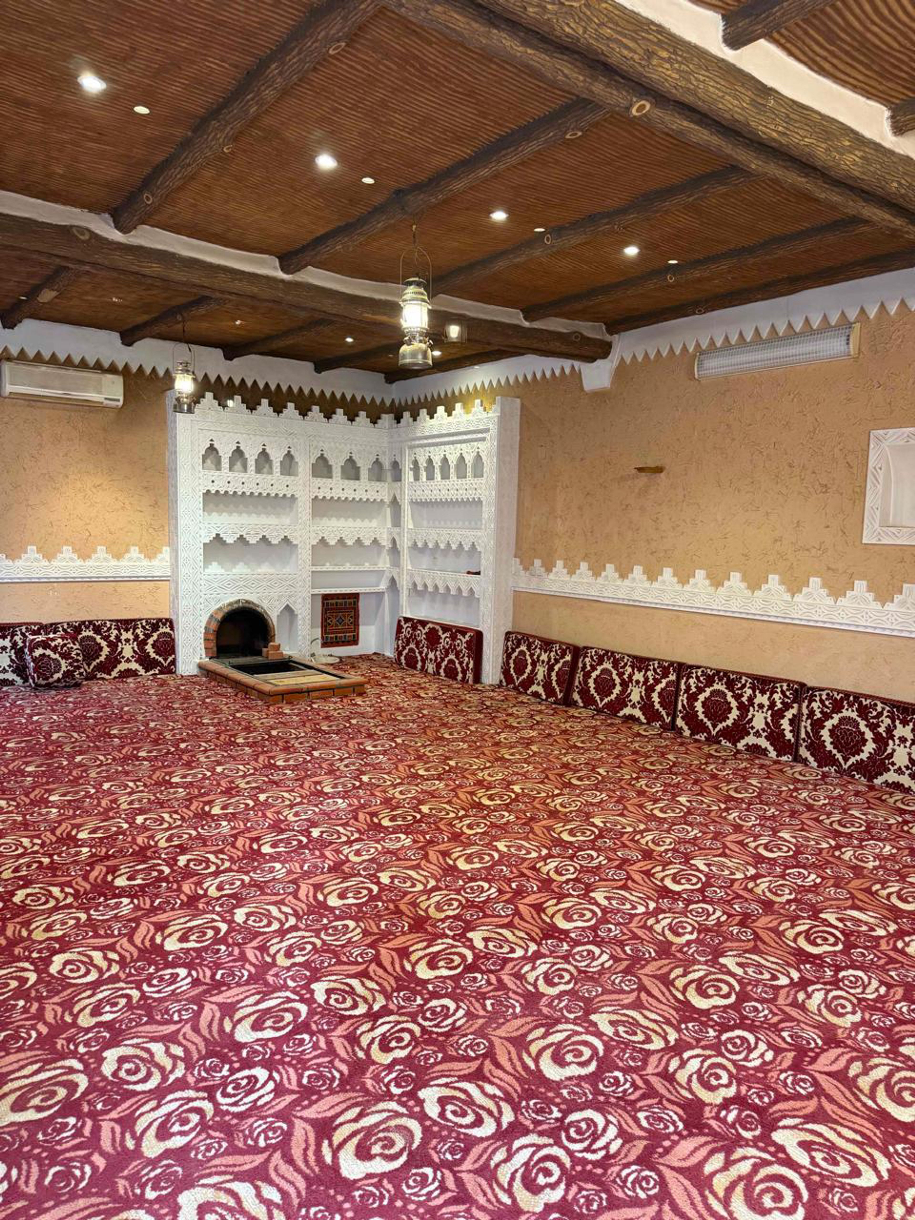 https://img.gathern.co/1400x0/1/Jk7irloAj1pmg1c9XplrEWDAOuZ5BEva.jpg