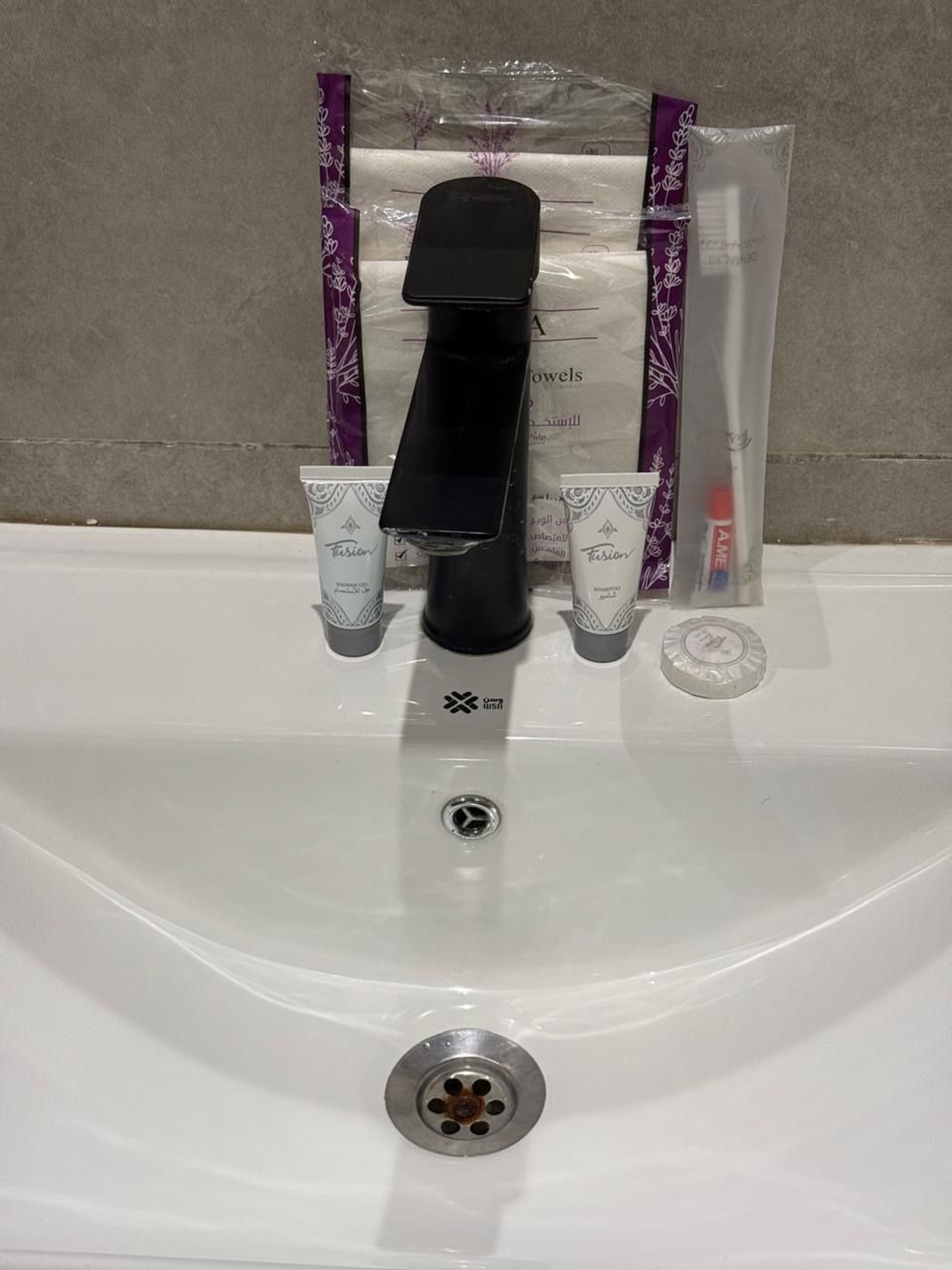 https://img.gathern.co/1400x0/1/KLnyxB_8CHvv6BLBw95IN0eEb9-gVD83.jpg