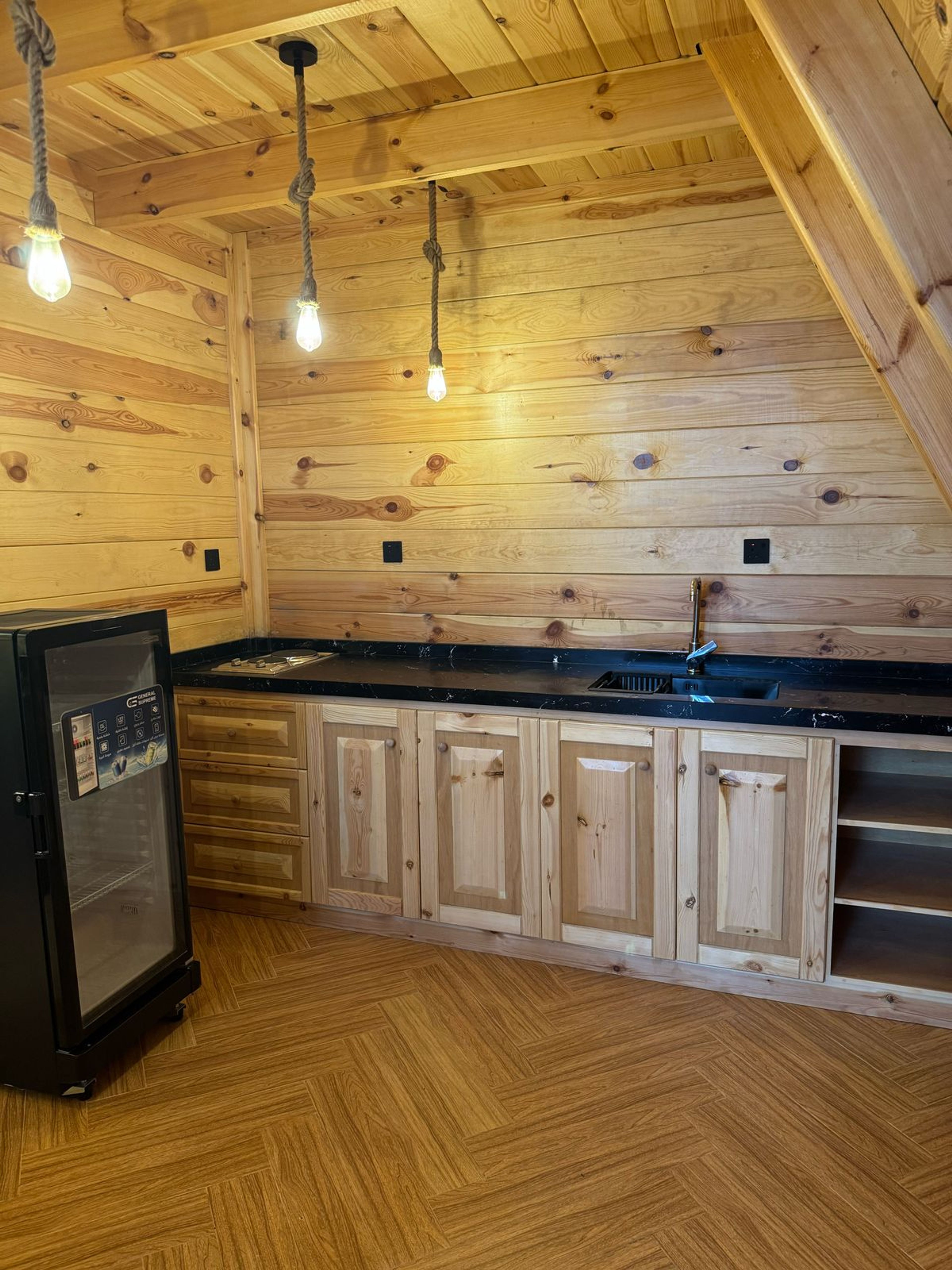 https://img.gathern.co/1400x0/1/KLsrSkpeclM-Pv_uNLNAbo83sygBgeji.jpg