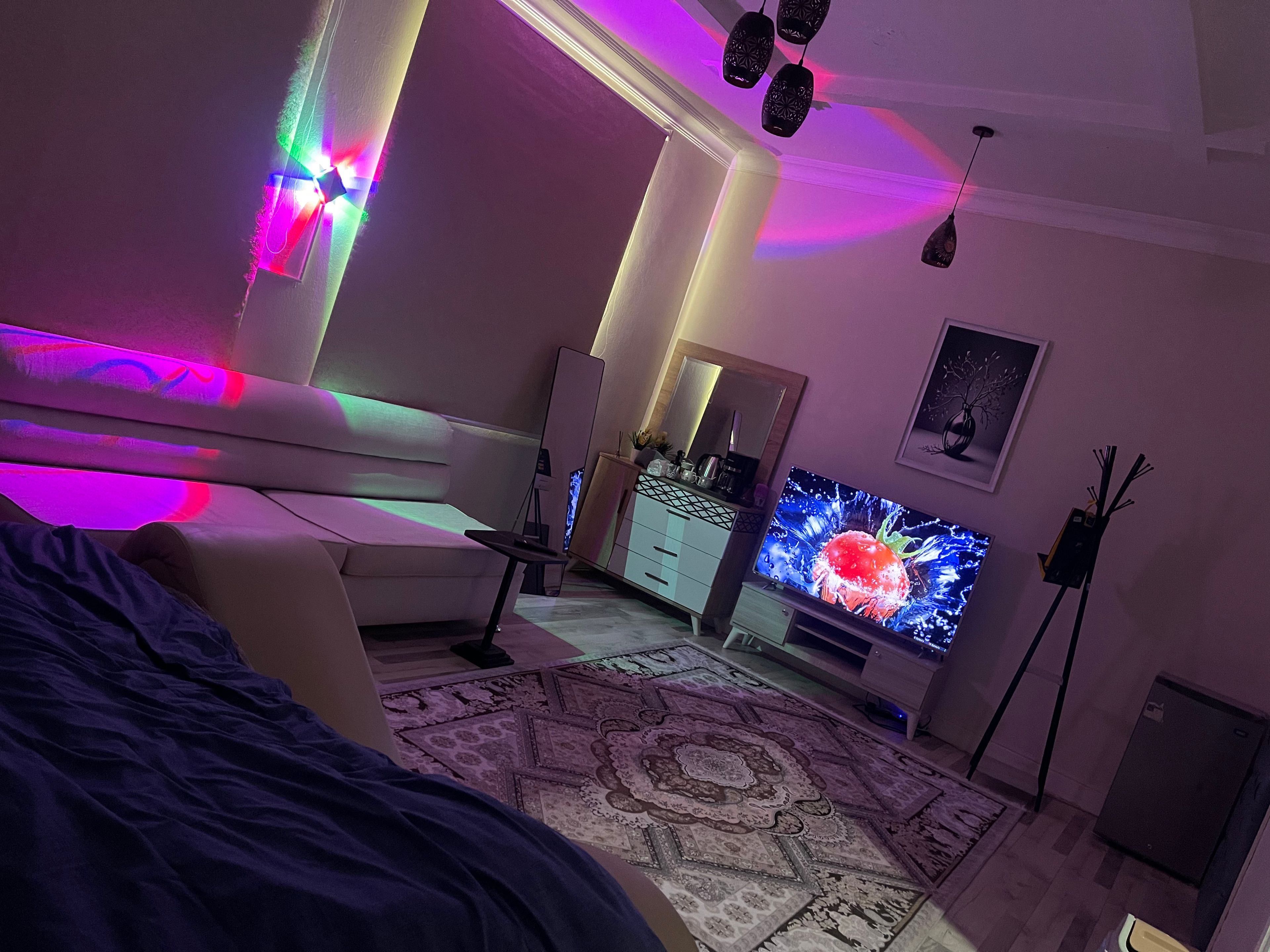 https://img.gathern.co/1400x0/1/KMaMdTIWSR5gkSE51NgqA4ErAEMgZ2wJ.jpg