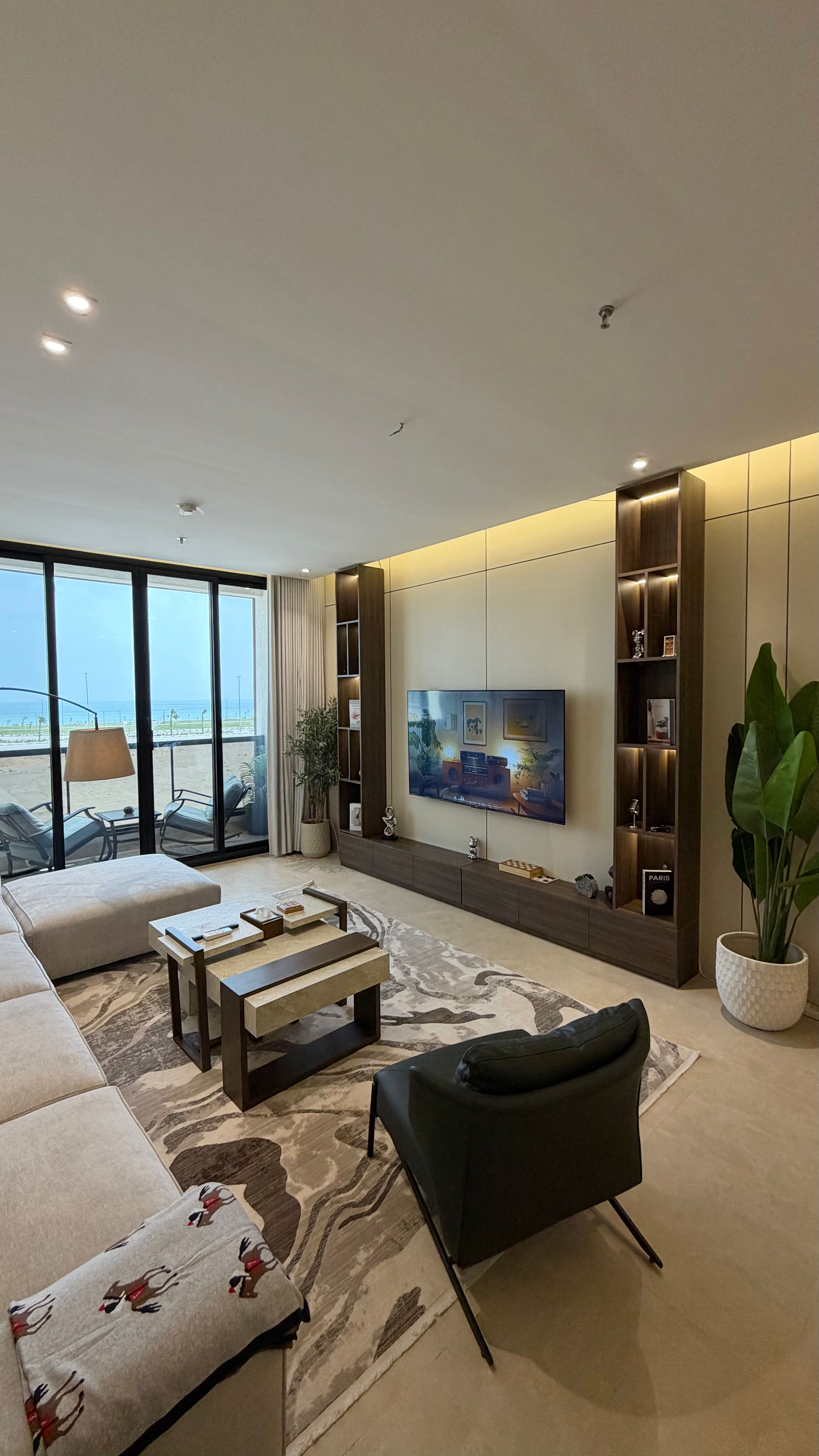 https://img.gathern.co/1400x0/1/KVDo1SUoaCvTzvfq_HSNeH_8Hn7OvSbc.jpg