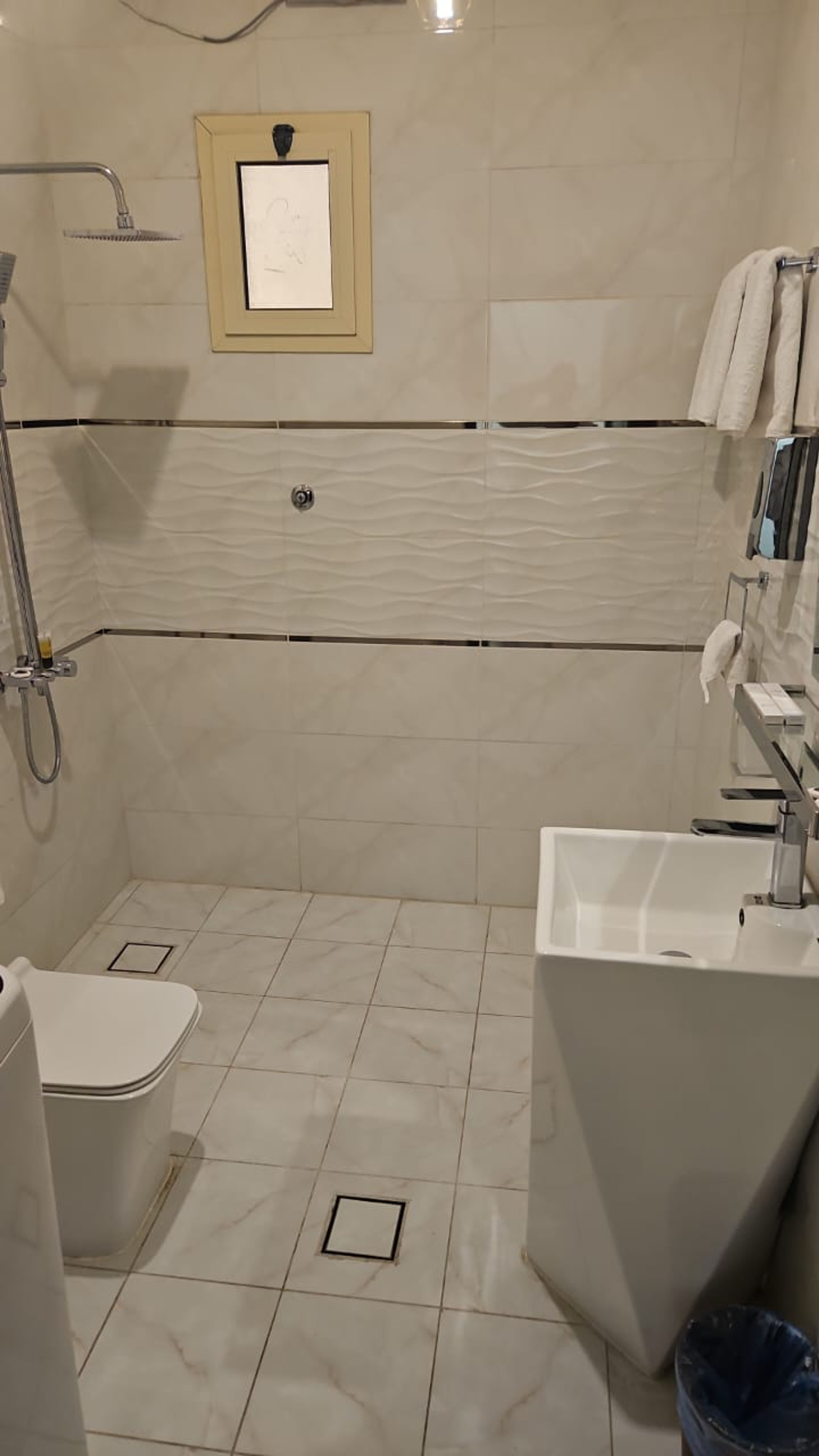 https://img.gathern.co/1400x0/1/KbMhSkPQVlkKYqt8-lf2o7fFw1DUusxb.jpeg