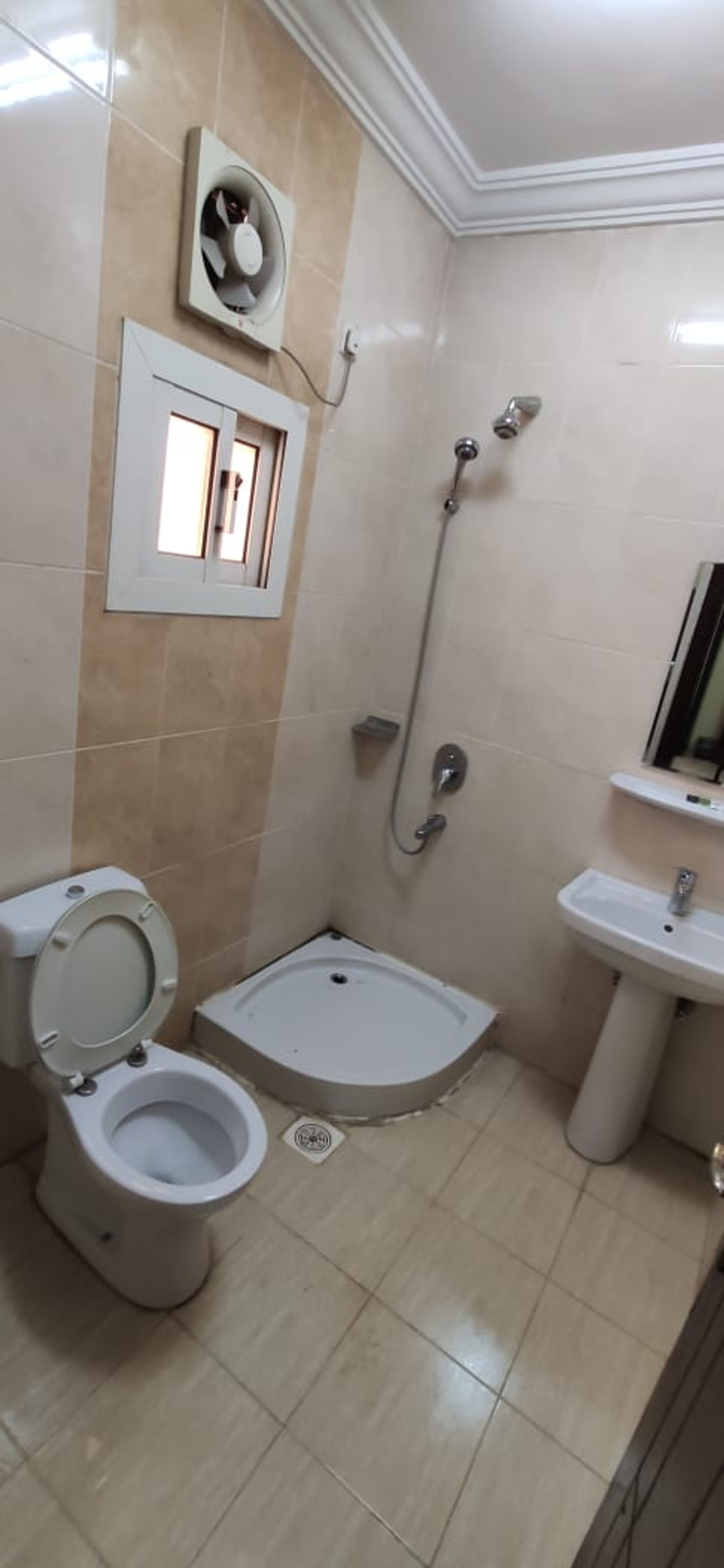 https://img.gathern.co/1400x0/1/KglGramhxuEGY-o4ksyEJ2QZq3658dZl.jpg