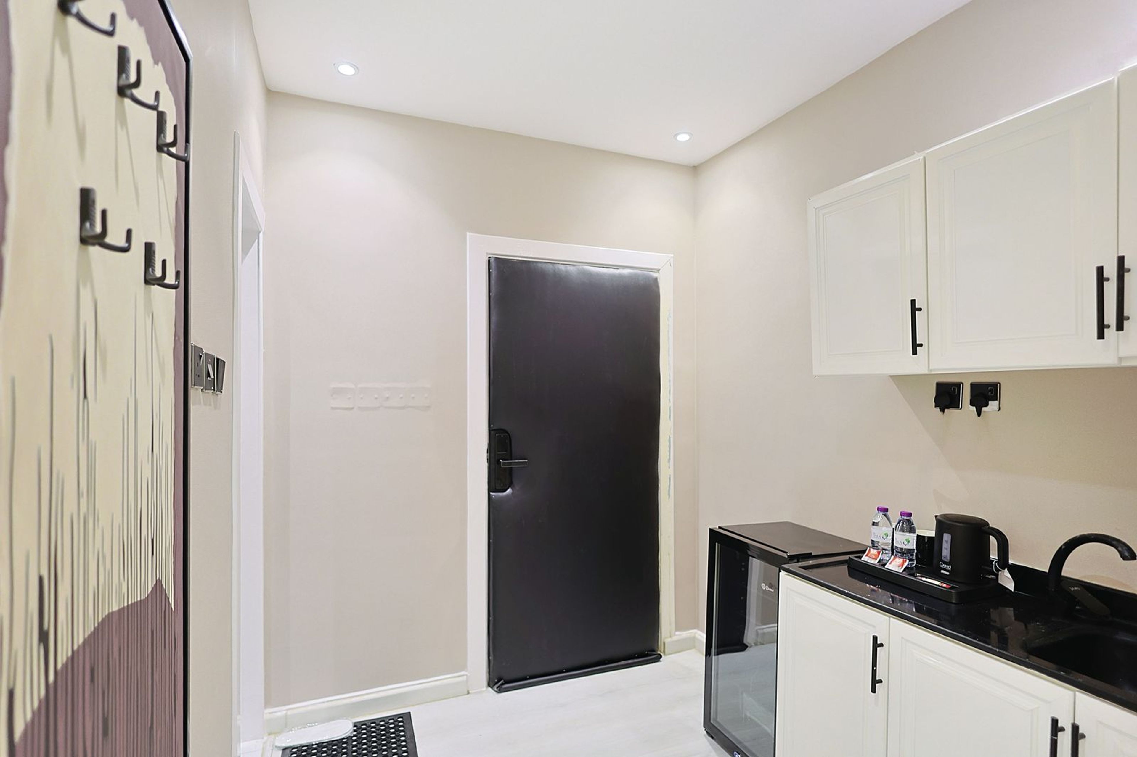 https://img.gathern.co/1024x0/1/KhKFFyHxBQ3mZQQv1tDnpF_42mUDCV0a.jpeg