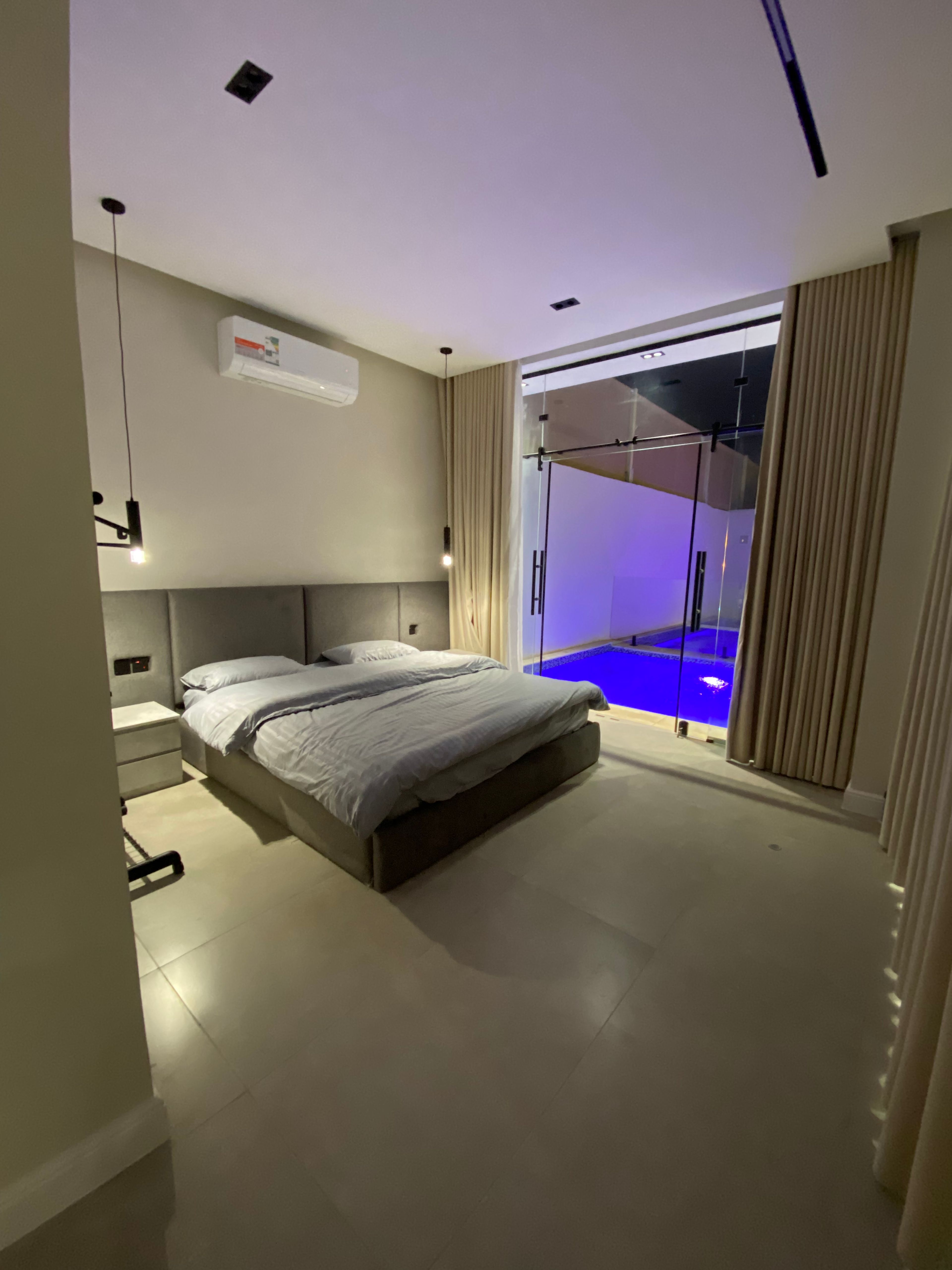 https://img.gathern.co/1400x0/1/Ko2i_bN4i66WypBaQZWNvGD1DqD6ZQS2.jpg