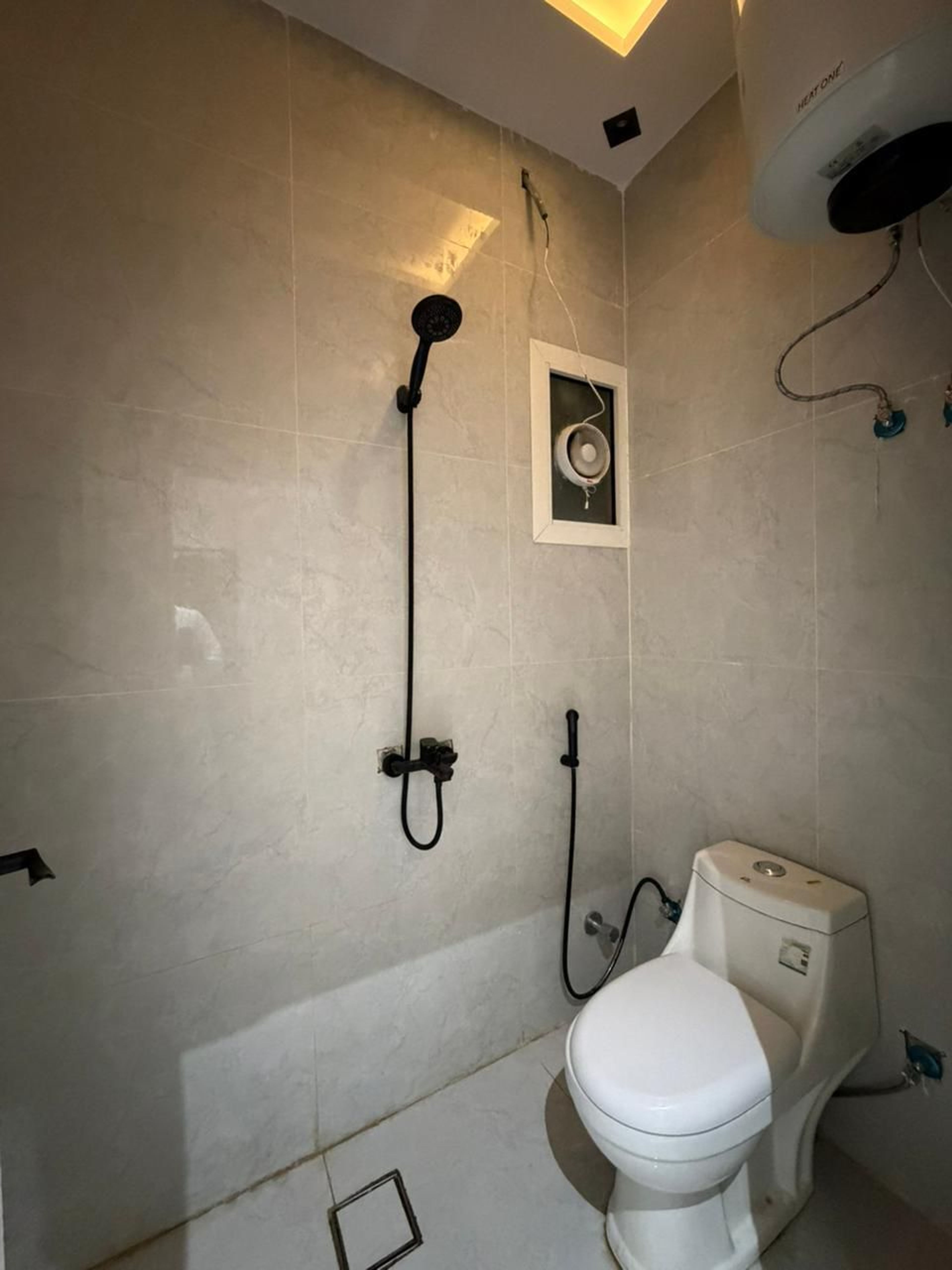 https://img.gathern.co/1024x0/1/KzwyWb_qZG6pQfwwo_-nm1_0jBOGR-li.jpeg