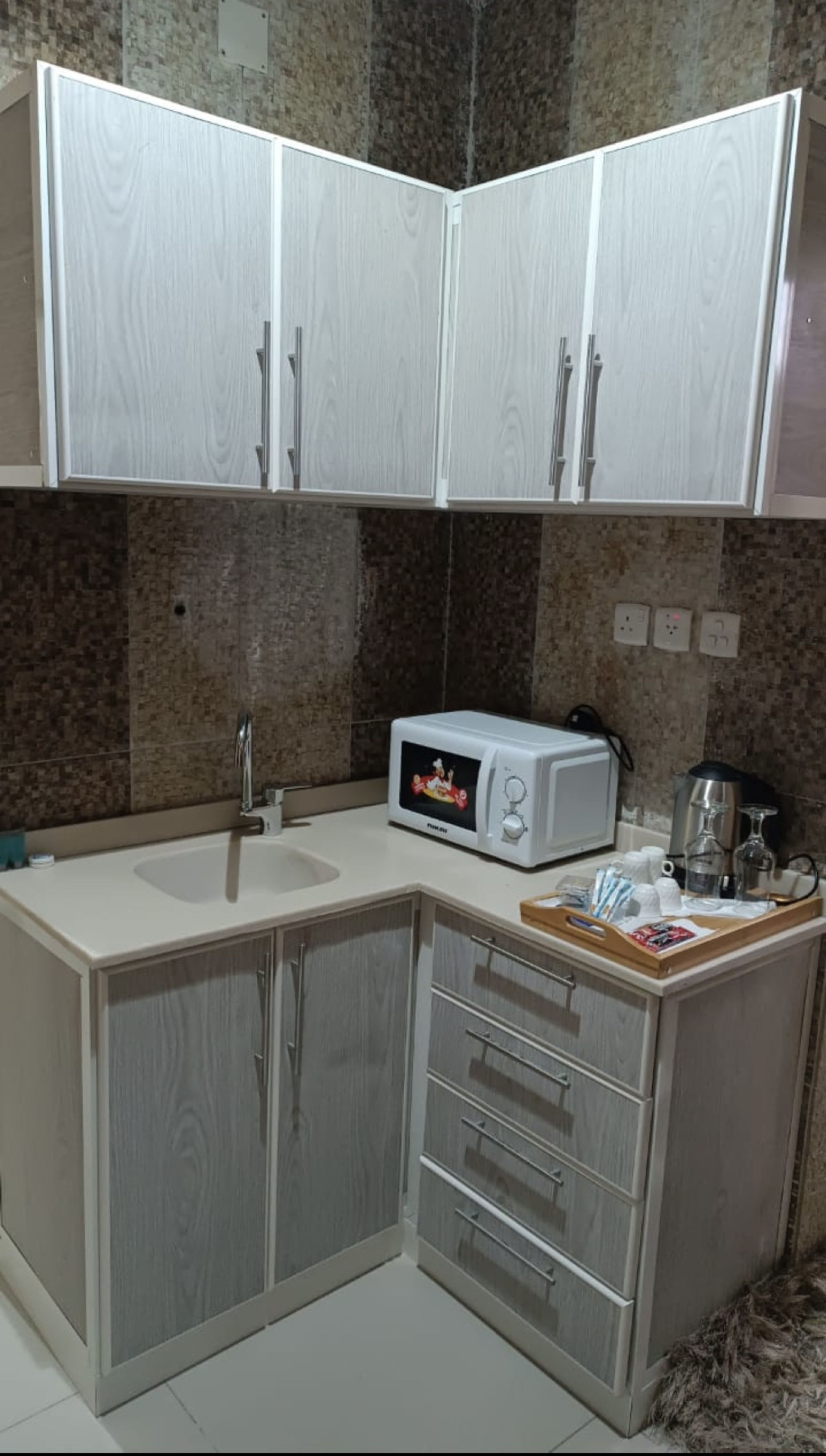 https://img.gathern.co/1024x0/1/L0XeLIna-S5Id9njBWv0NxrsBUMMkmGj.jpg