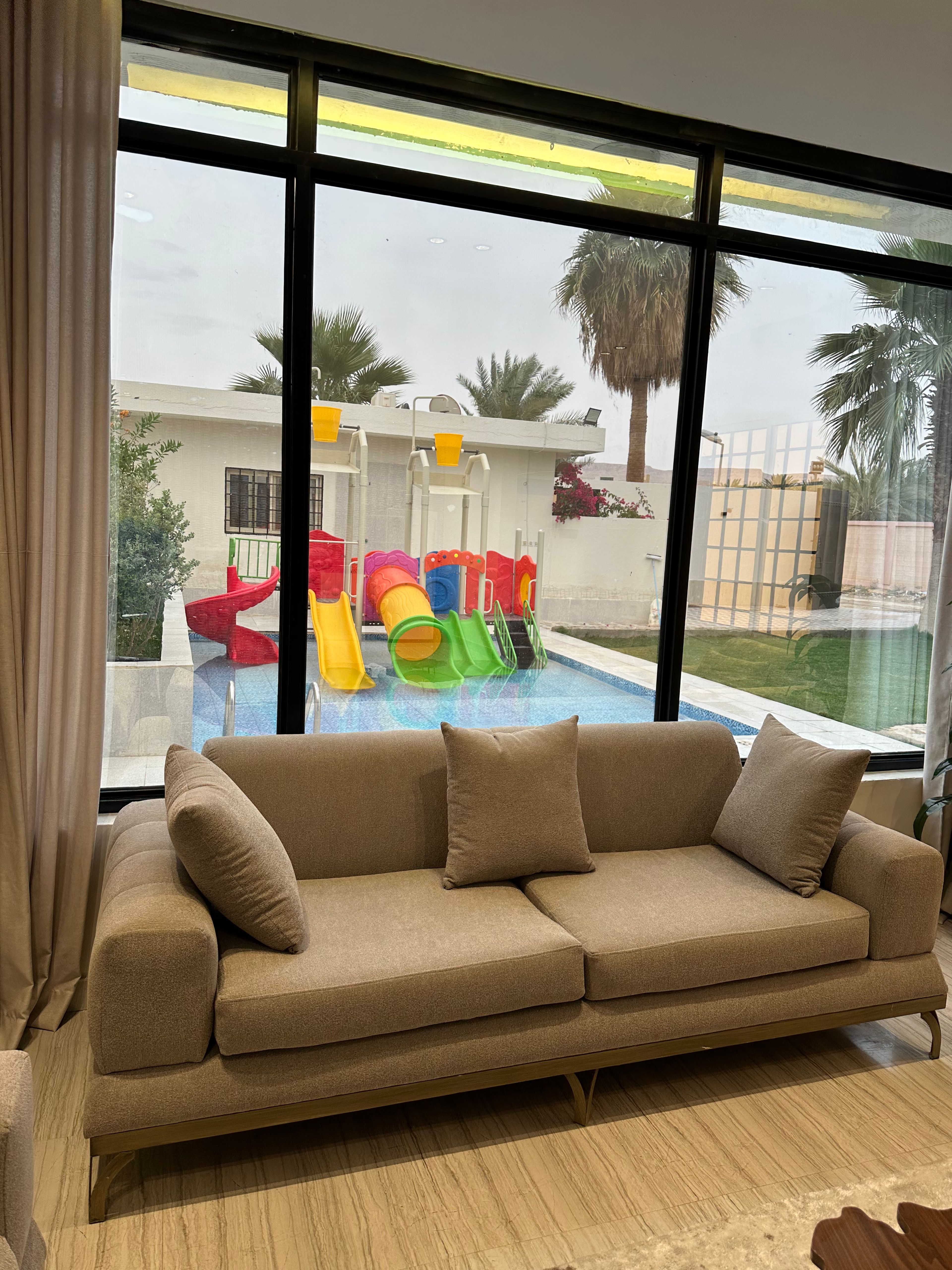 https://img.gathern.co/1400x0/1/L4HewIX5hmW3WqBcYxeRlwE5r3dy0rWD.jpg