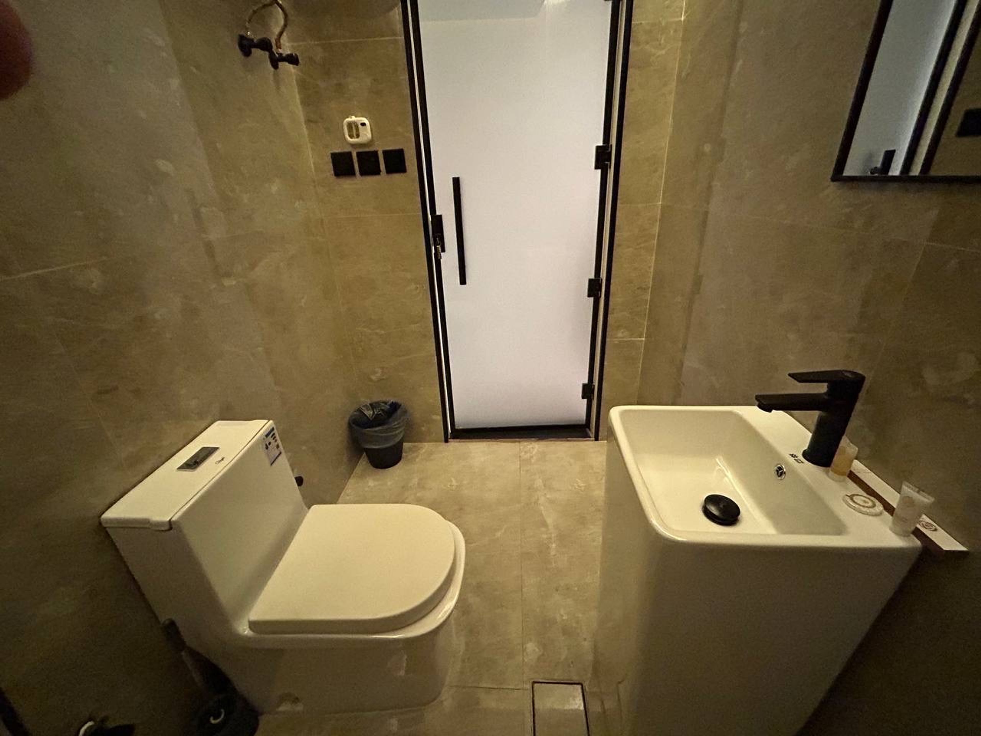 https://img.gathern.co/1400x0/1/LDuXJZI2BD0ey4xit29tY5q_oBxmQYs7.jpeg