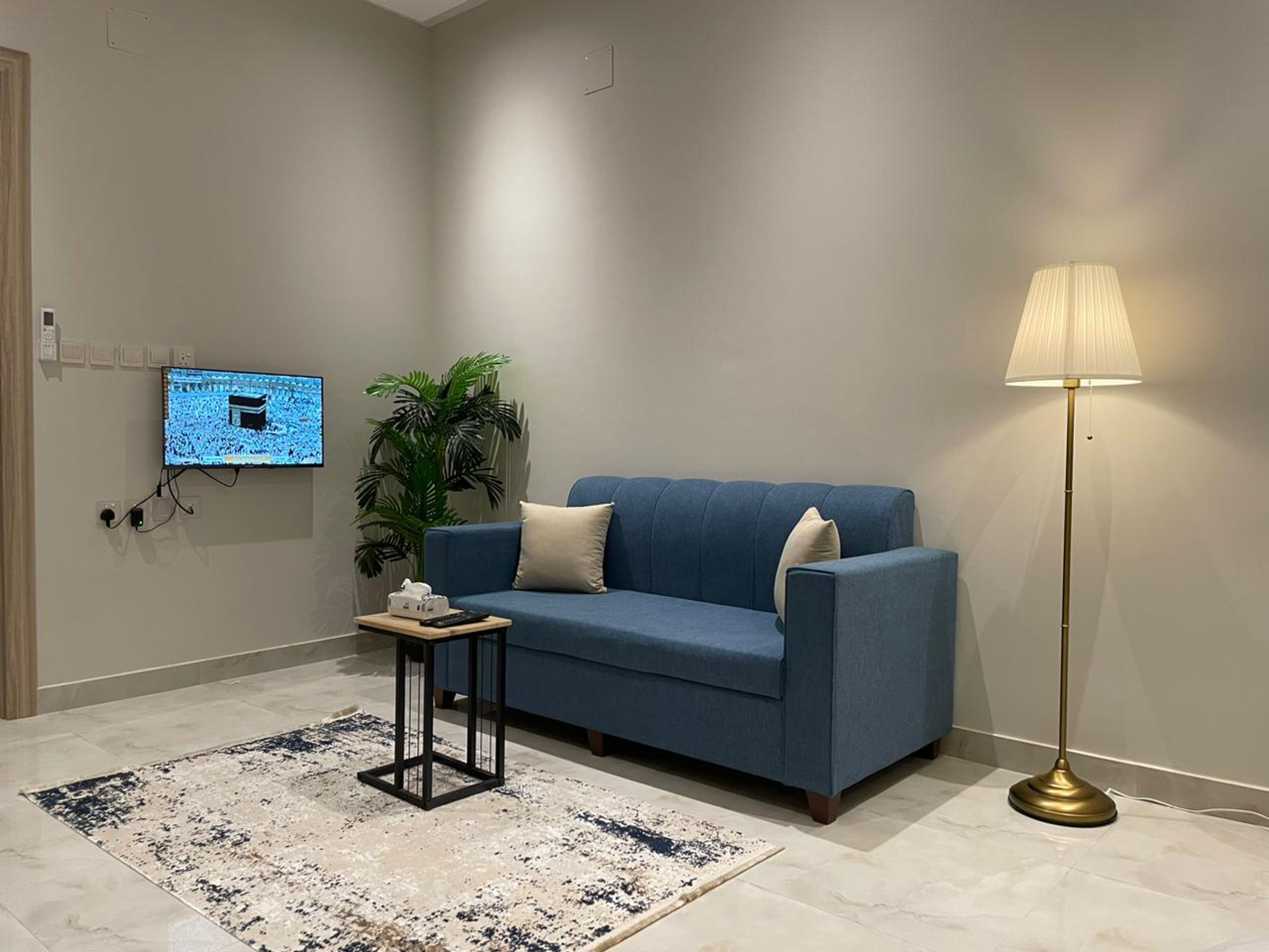 https://img.gathern.co/1400x0/1/LFfOTcMFqwZfWBHbu-wYPcf1kIkAY6cx.jpeg